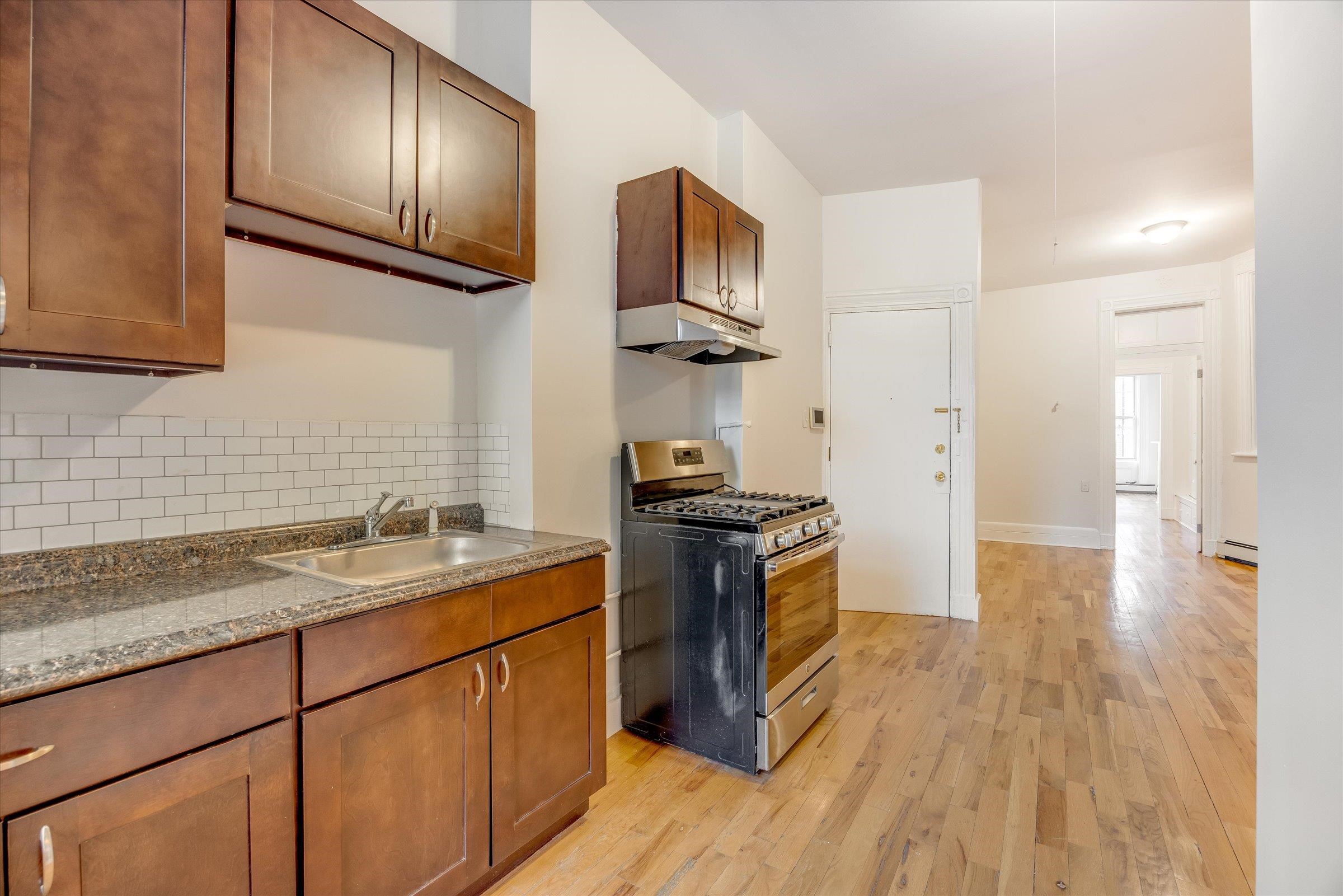 147 New York Ave 2l Property Photo 19