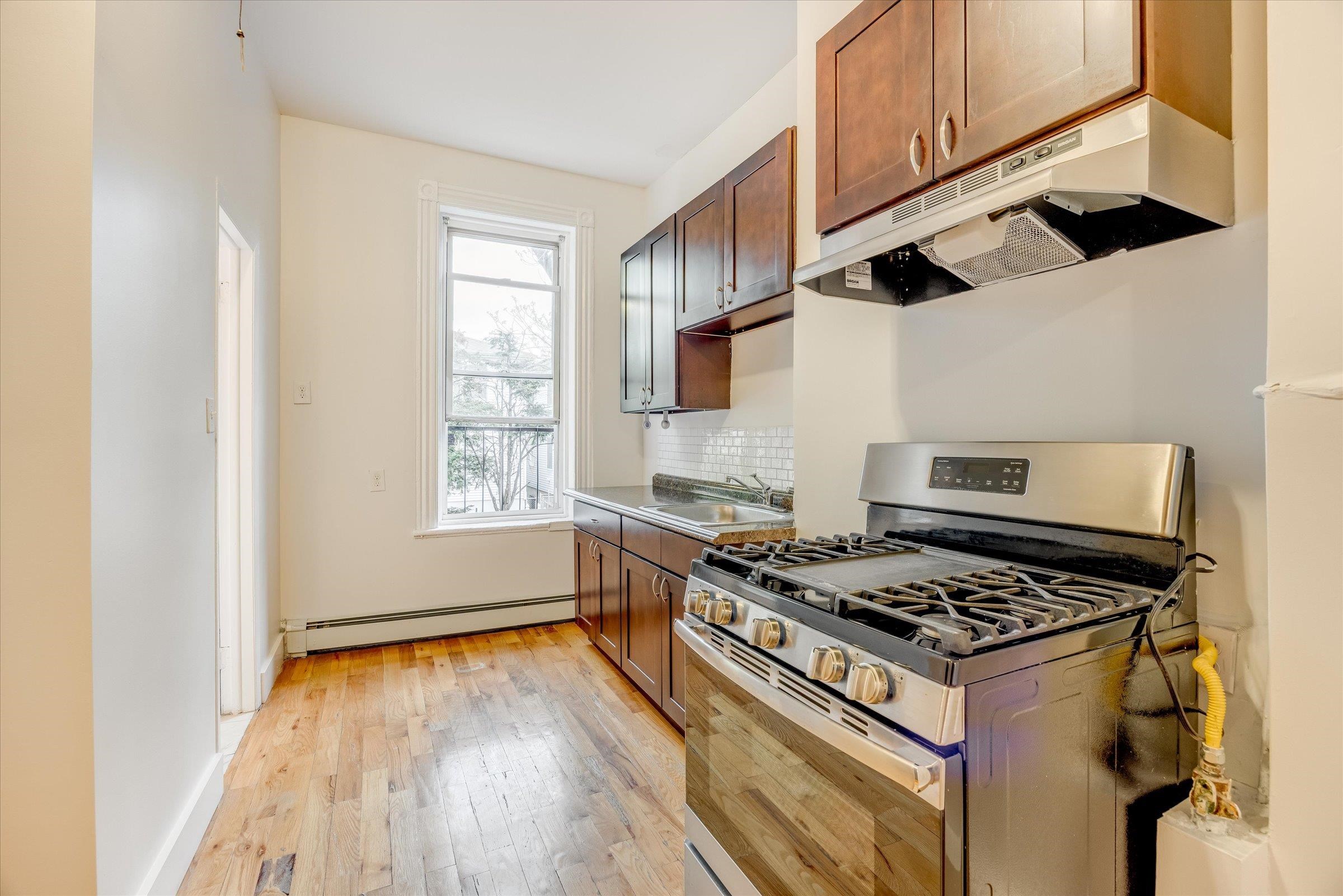 147 New York Ave 2l Property Photo 21