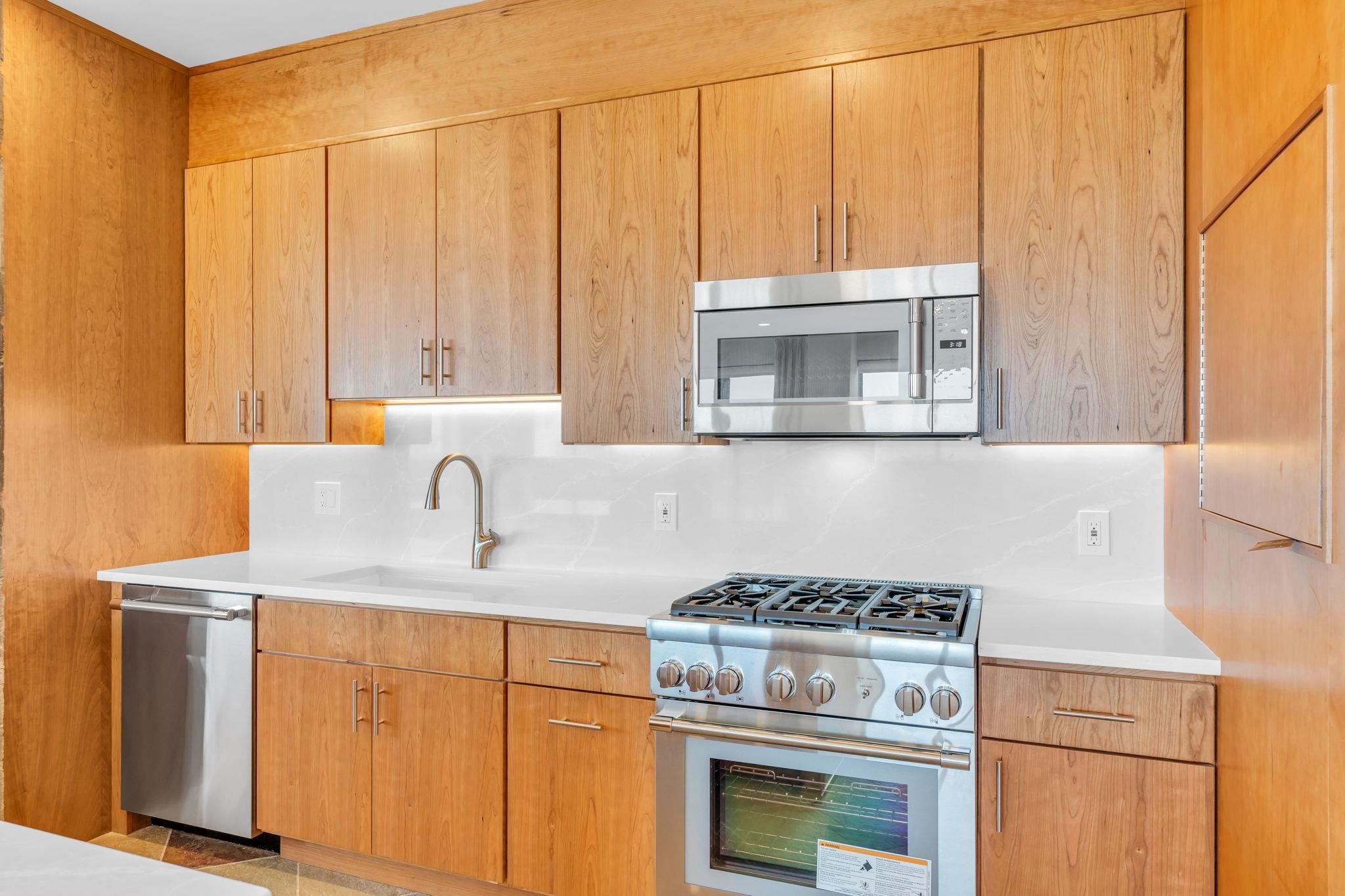 55 Ocean Ave Ph B Property Photo 13
