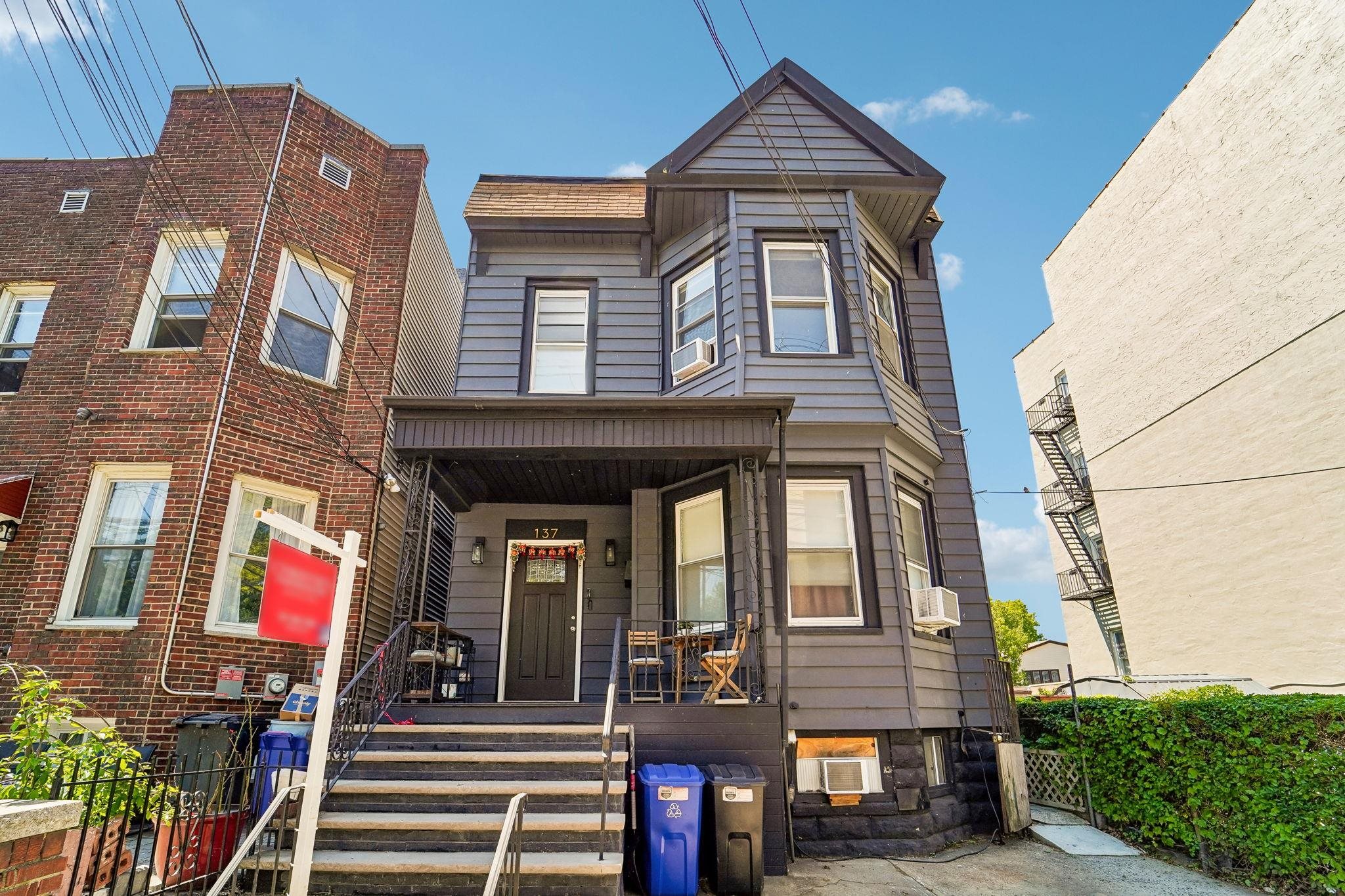 137 MANHATTAN AVE Property Photo 1