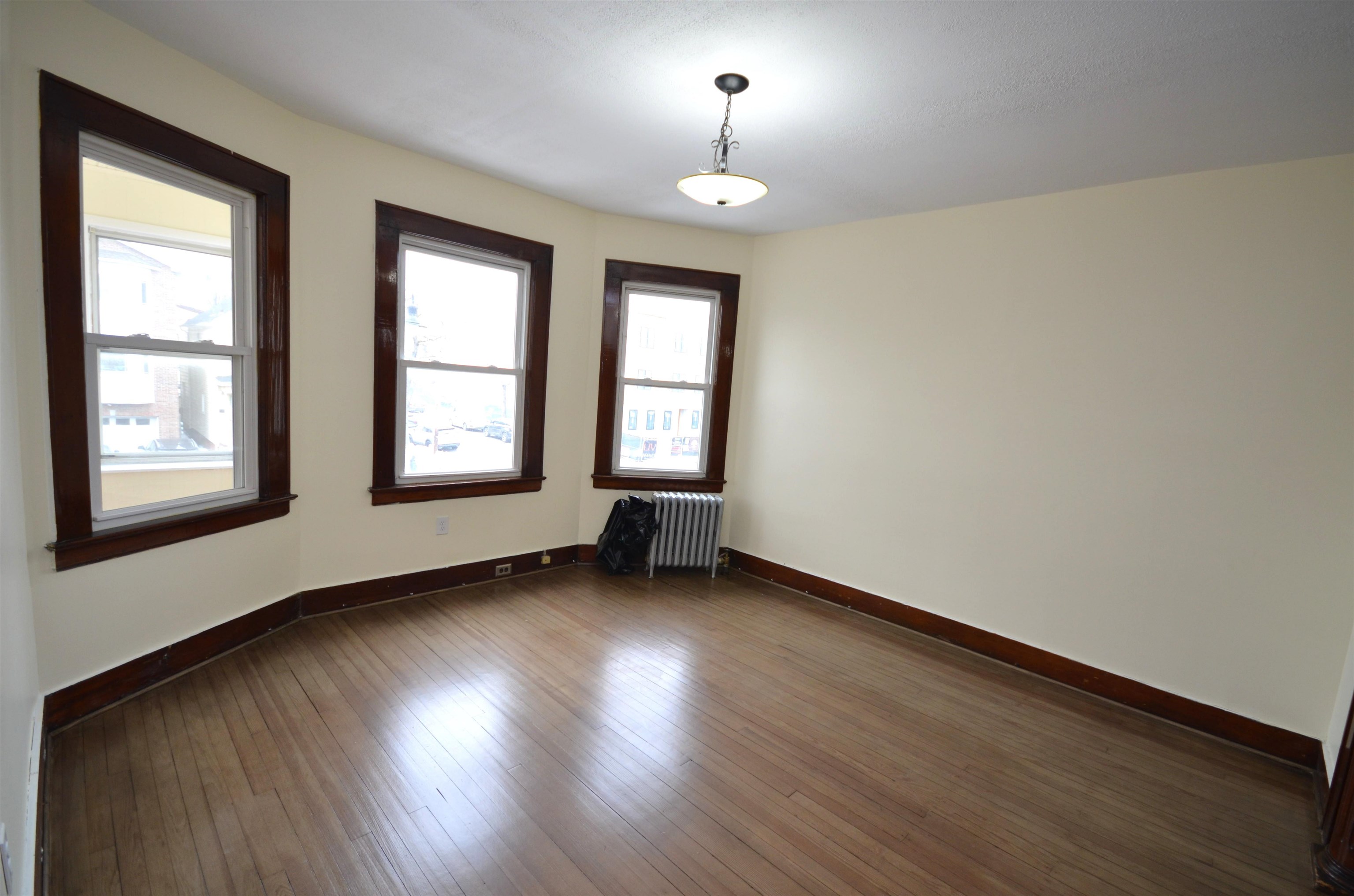 413 Davis Ave 2 Property Photo 3