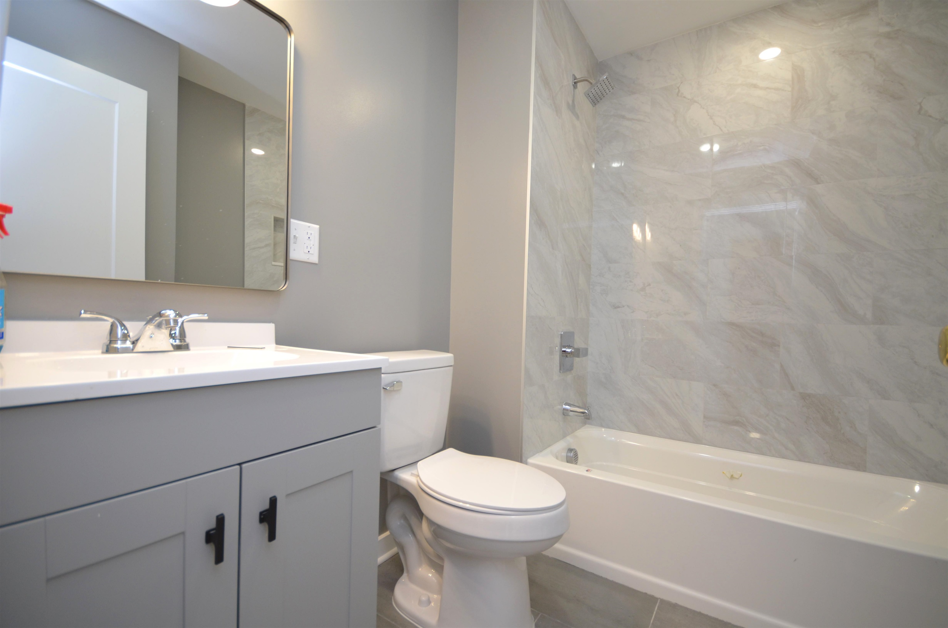 413 Davis Ave 2 Property Photo 5