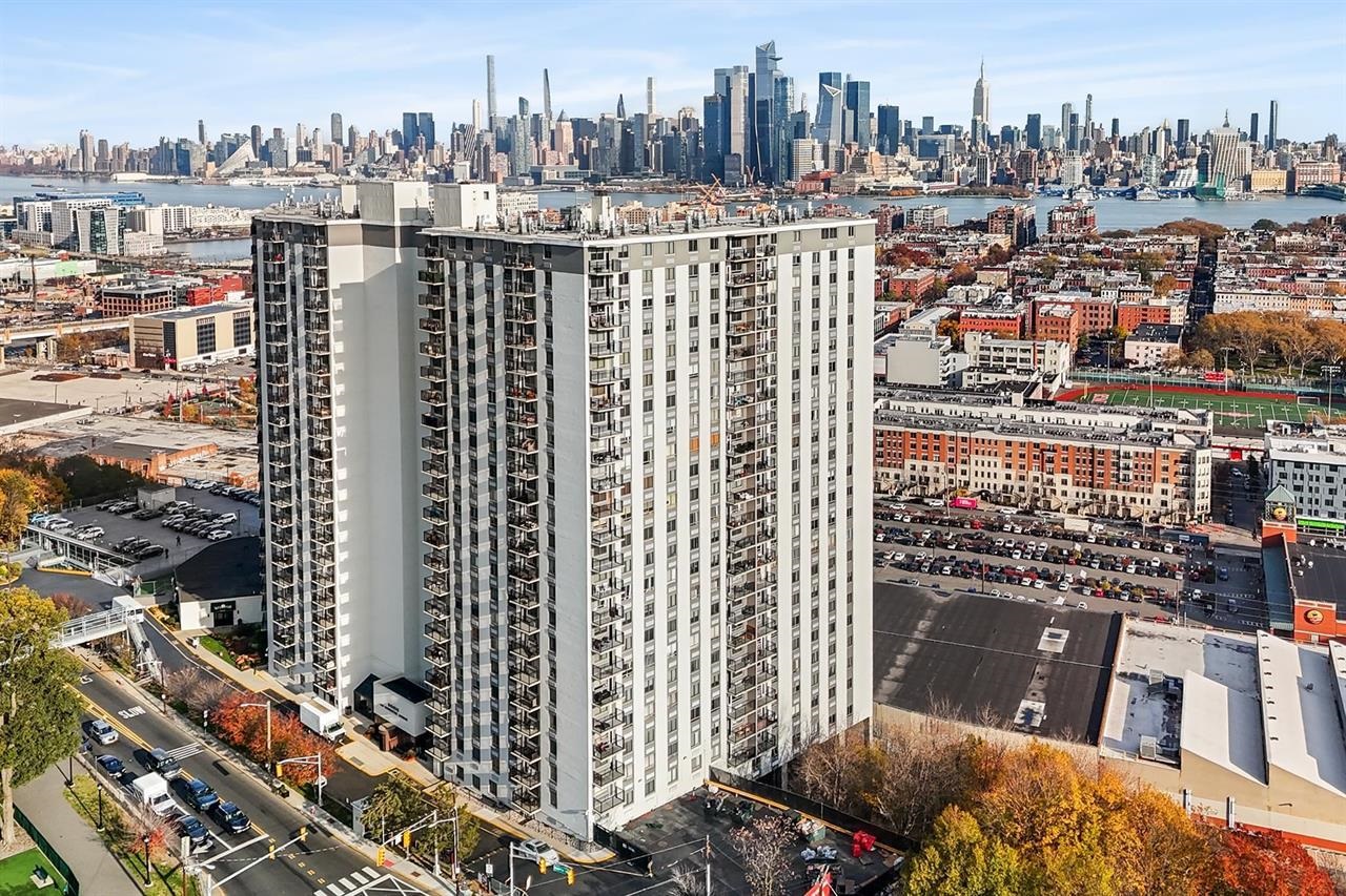 100 MANHATTAN AVE 1319 Property Photo 1