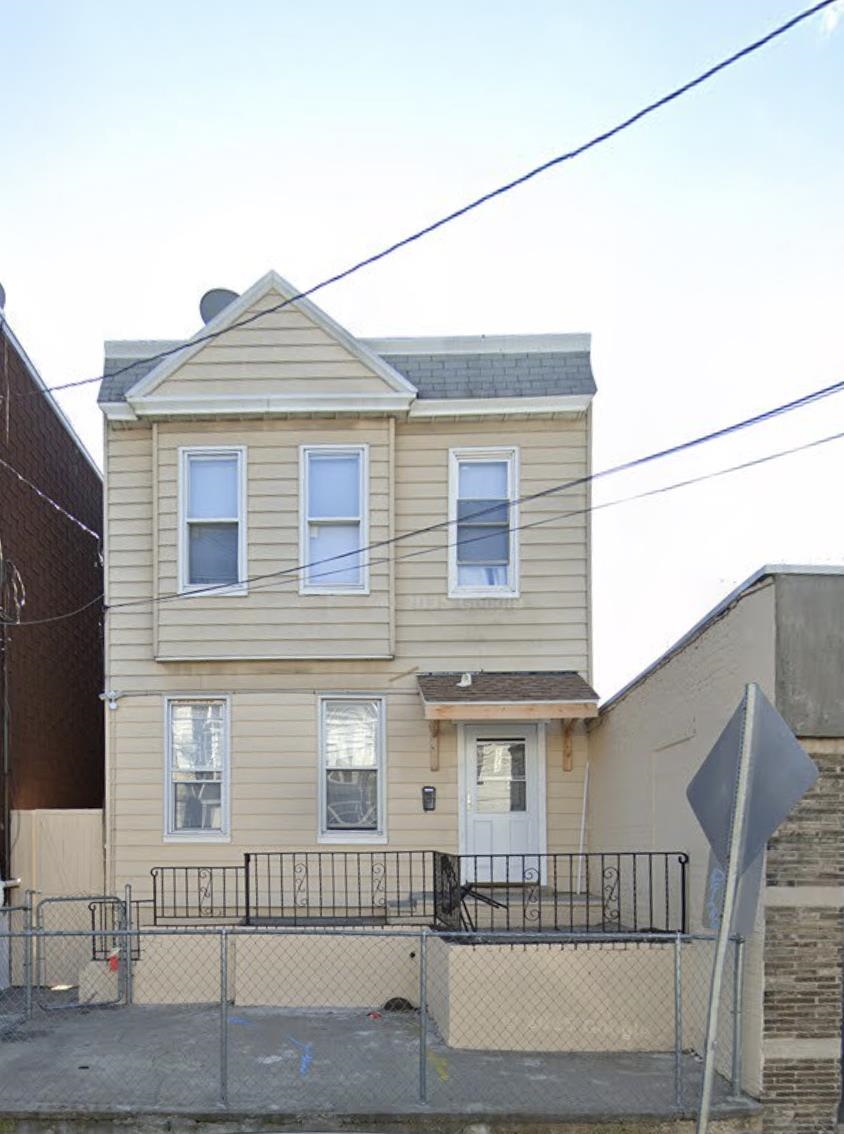 173 Clendenny Ave Property Photo 2