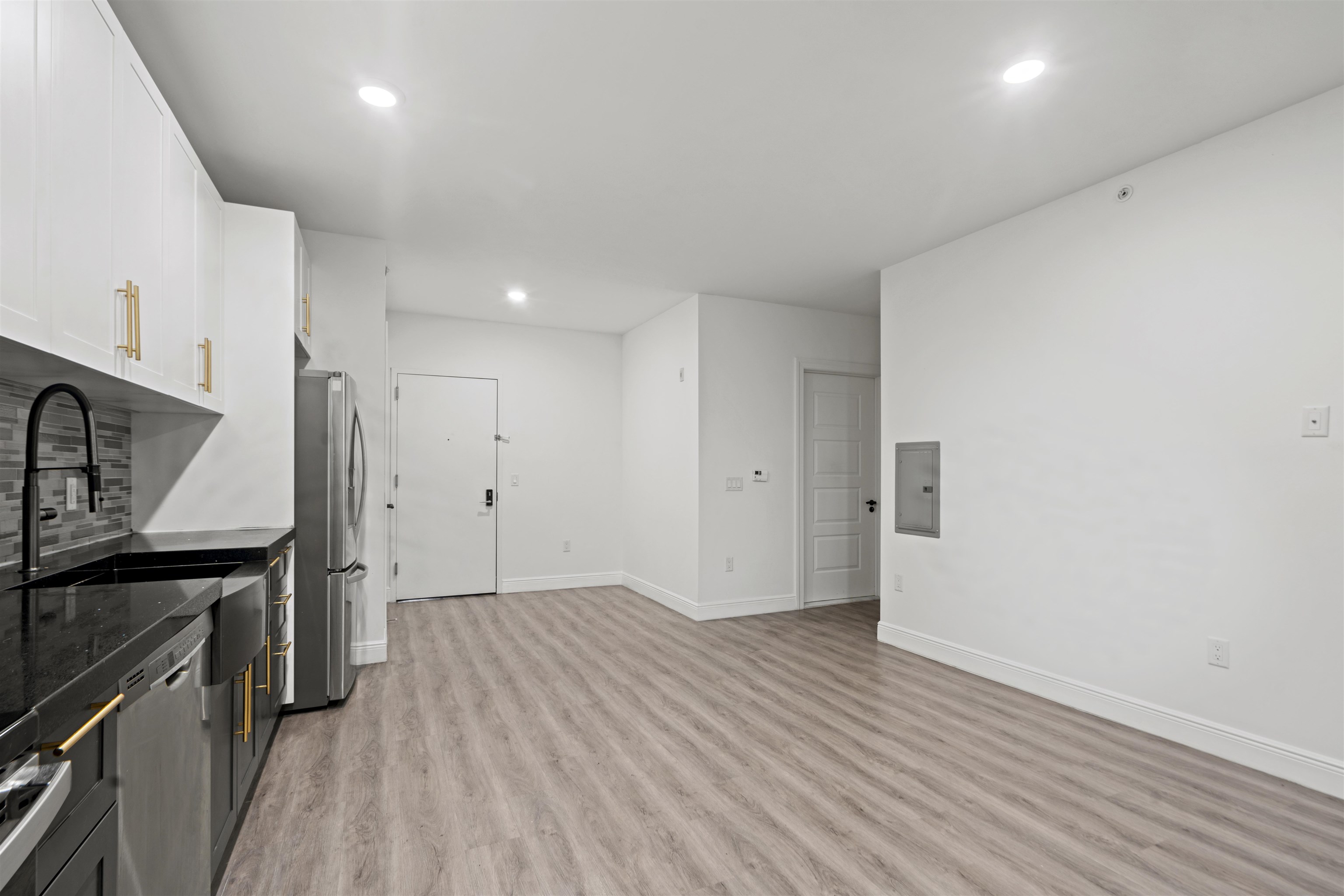 211 Baldwin Ave 606 Property Photo 5