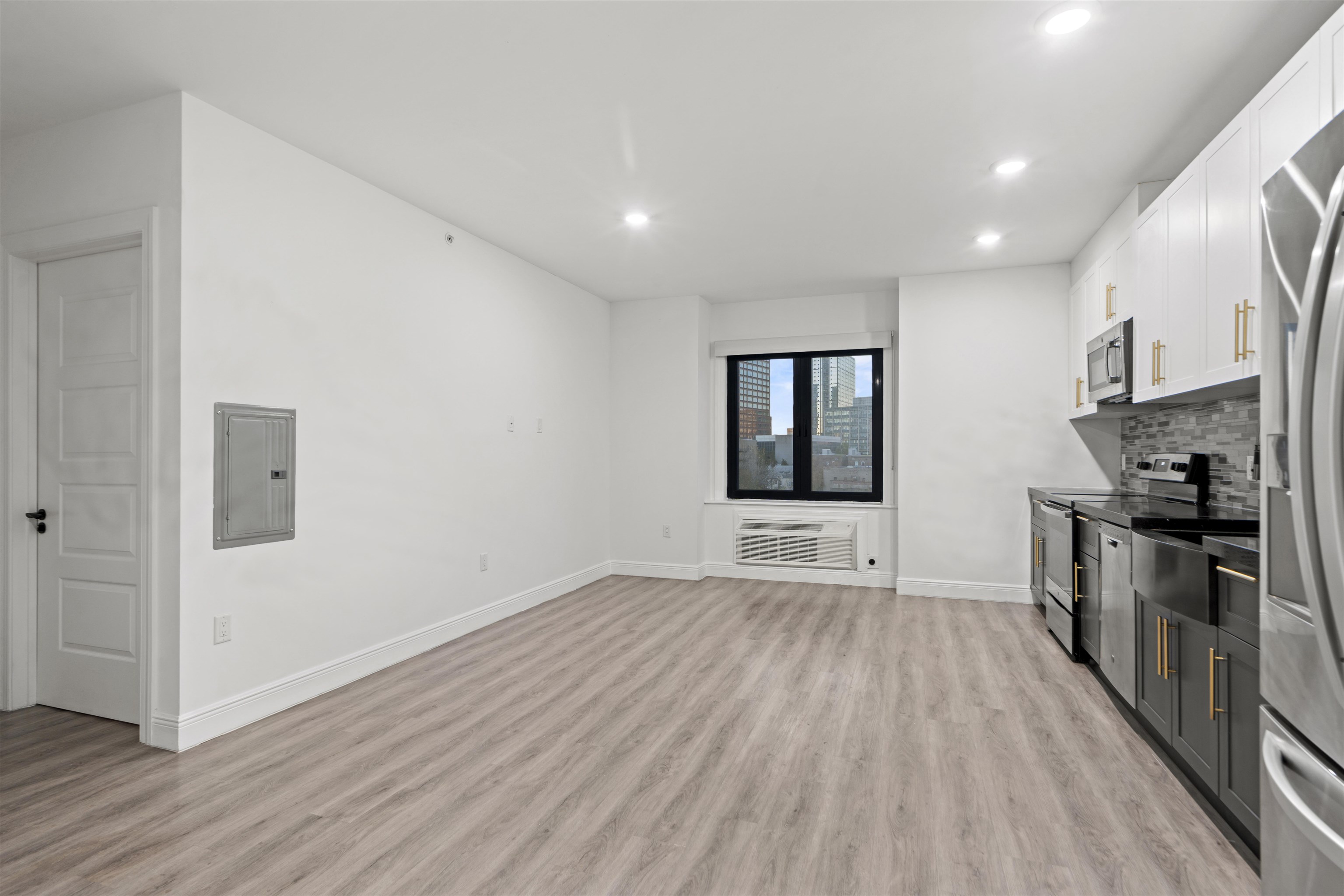 211 Baldwin Ave 606 Property Photo 6