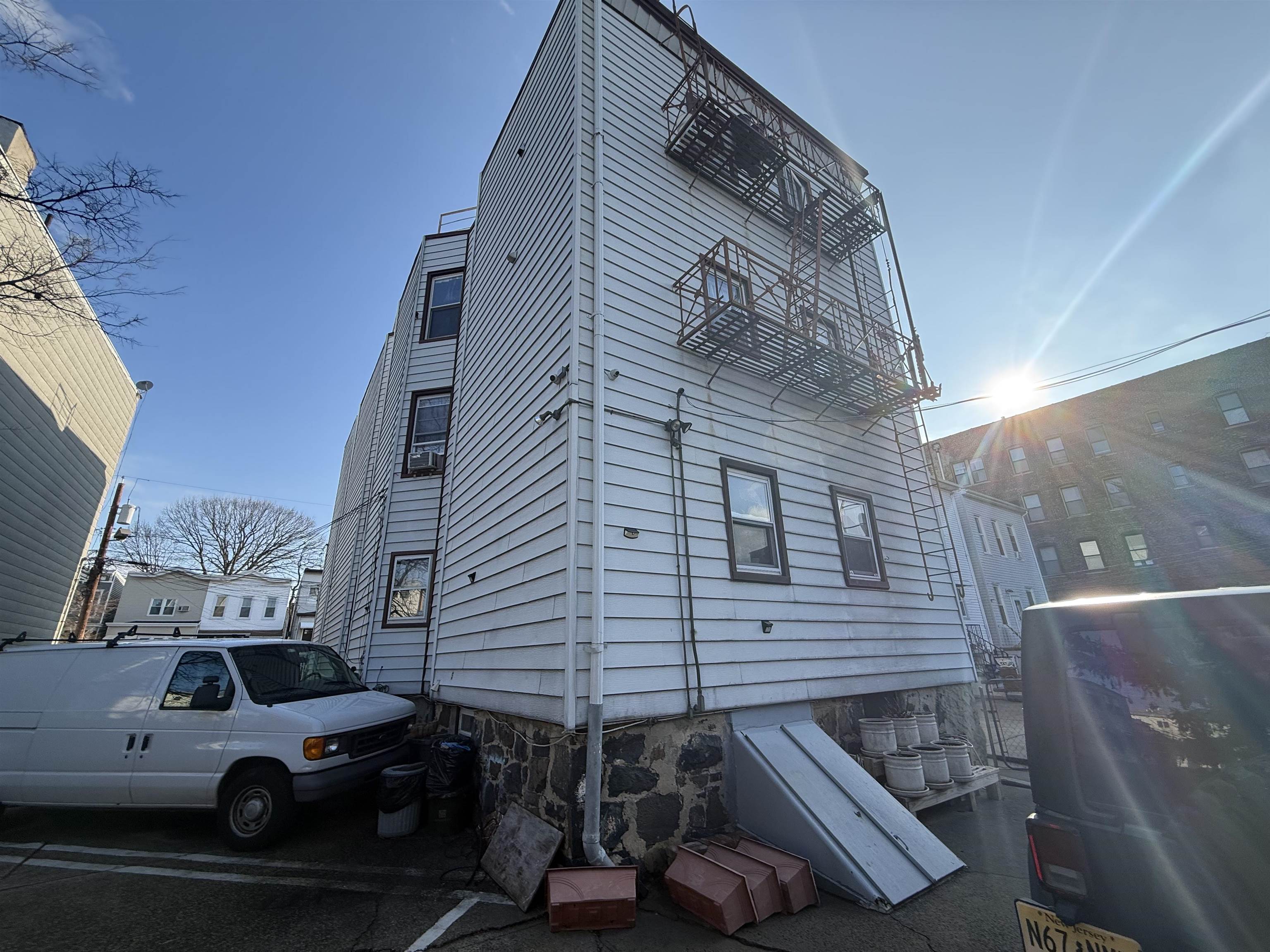 15-17 Laidlaw Ave Property Photo 9