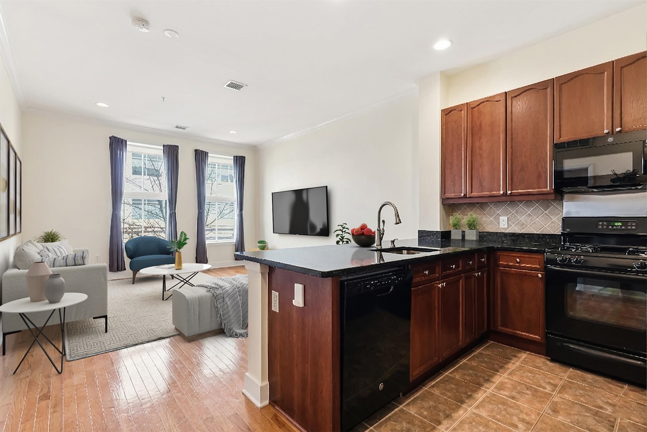 61 GRAND ST 2L Property Photo 1