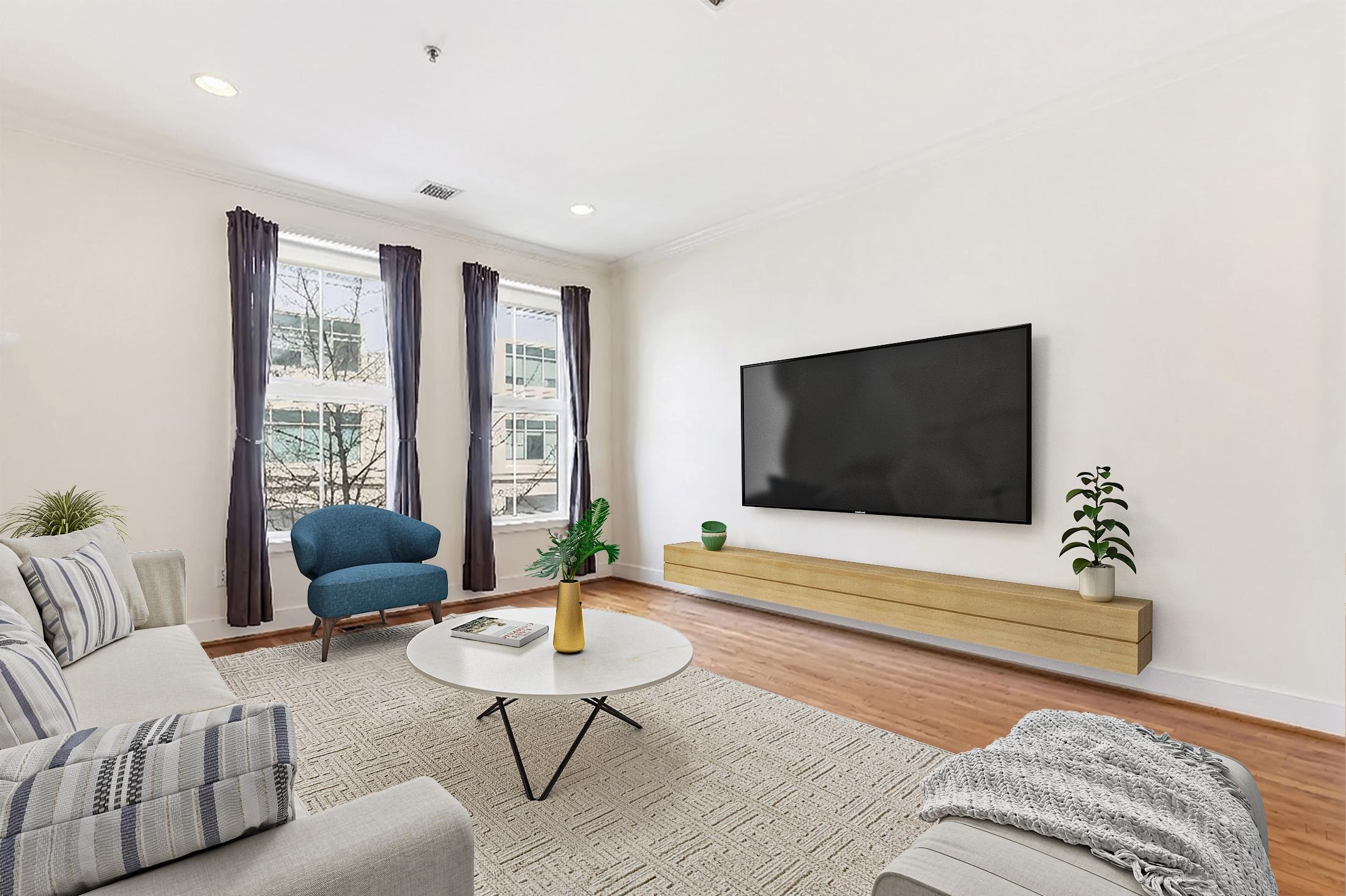 61 Grand St 2l Property Photo 3