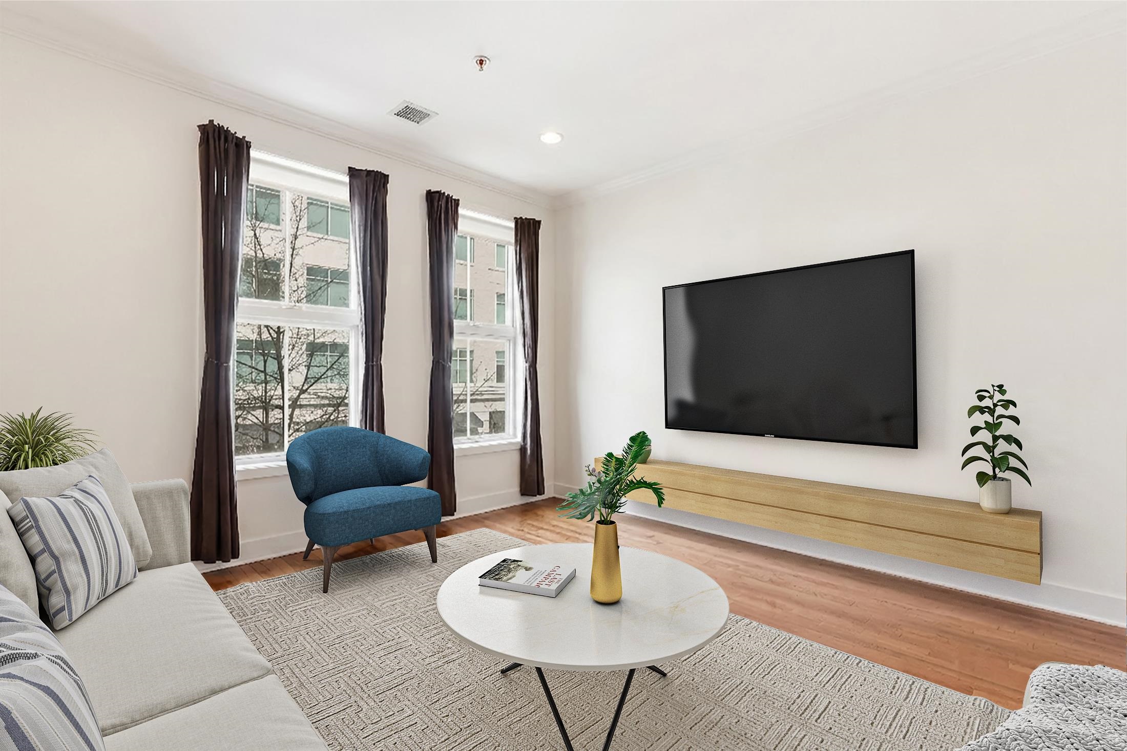 61 Grand St 2l Property Photo 4
