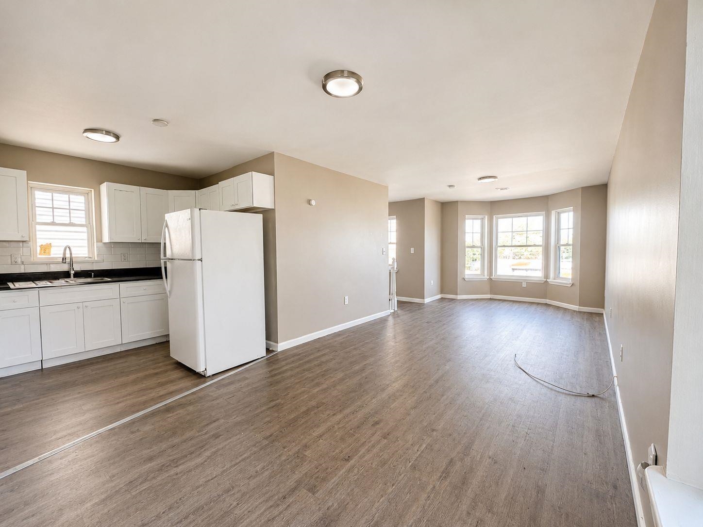 242 GRAHAM AVE Property Photo 1