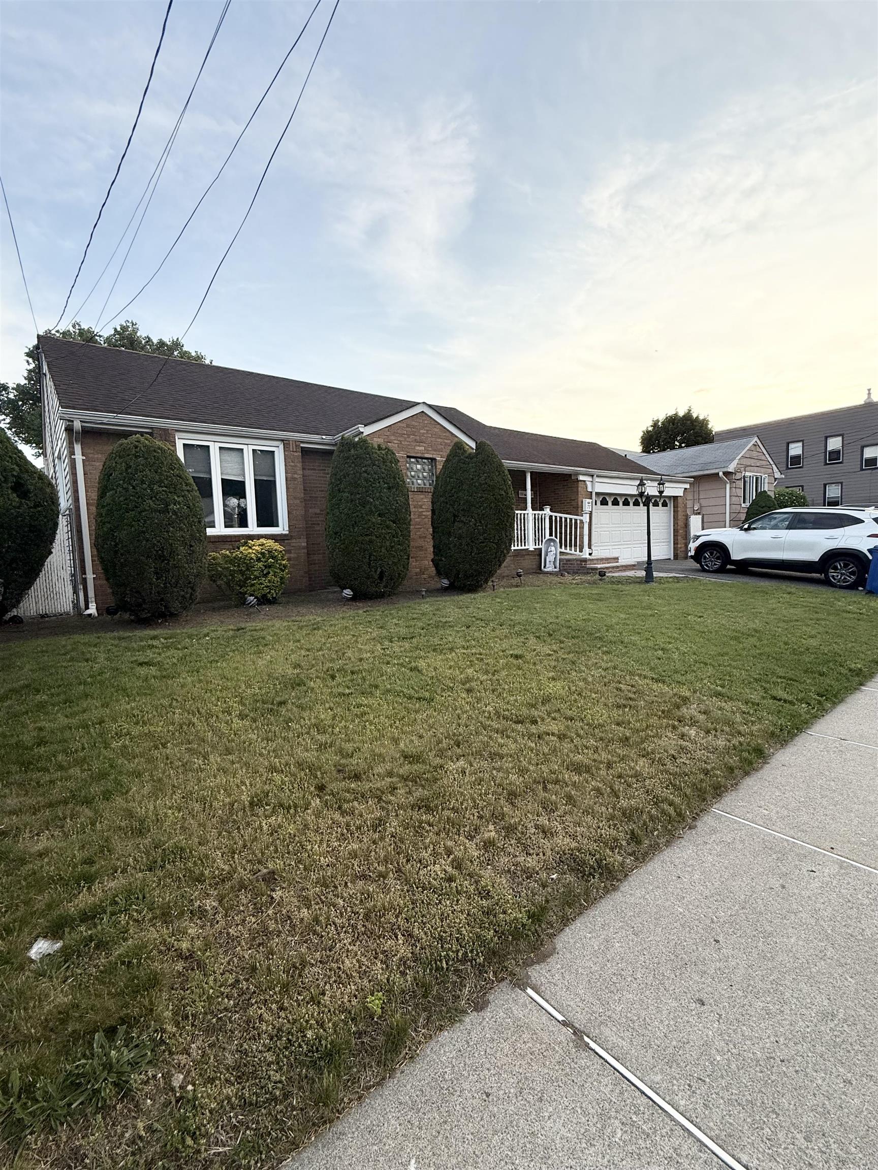 78 Garibaldi Ave Property Photo 2