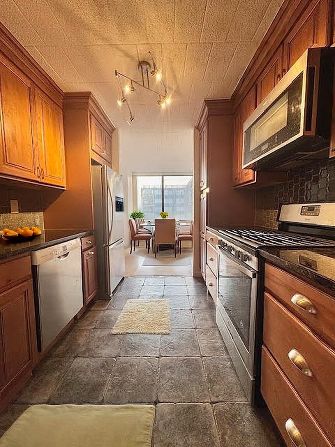 9060 Palisade Ave 811 Property Photo 8