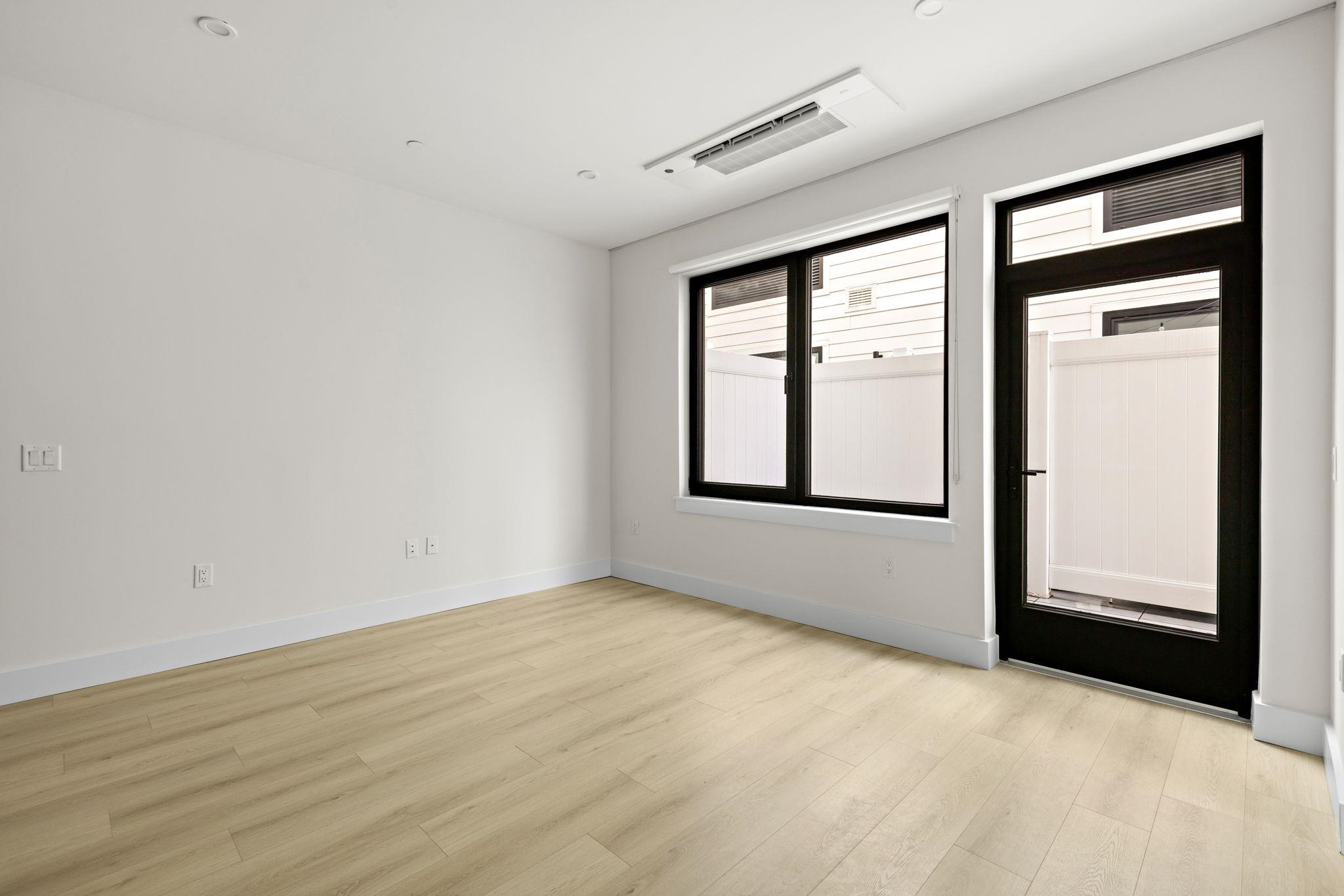 4525 Bergenwood Ave 208 Property Photo 5