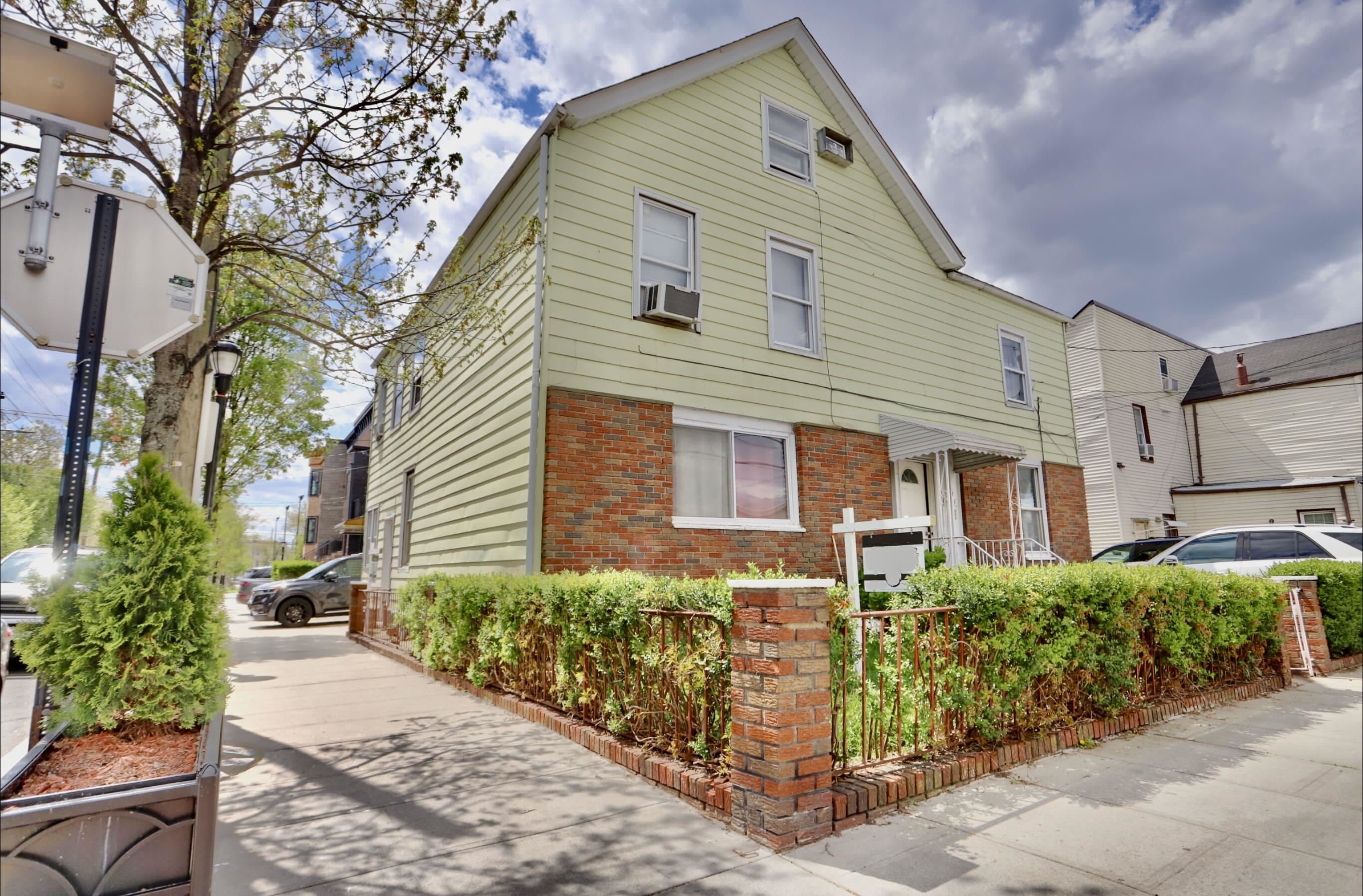 217-219 NEW YORK AVE Property Photo 1