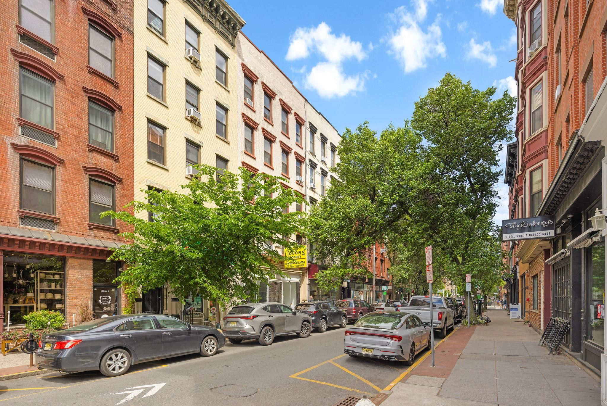 262 1st St Property Photo 12