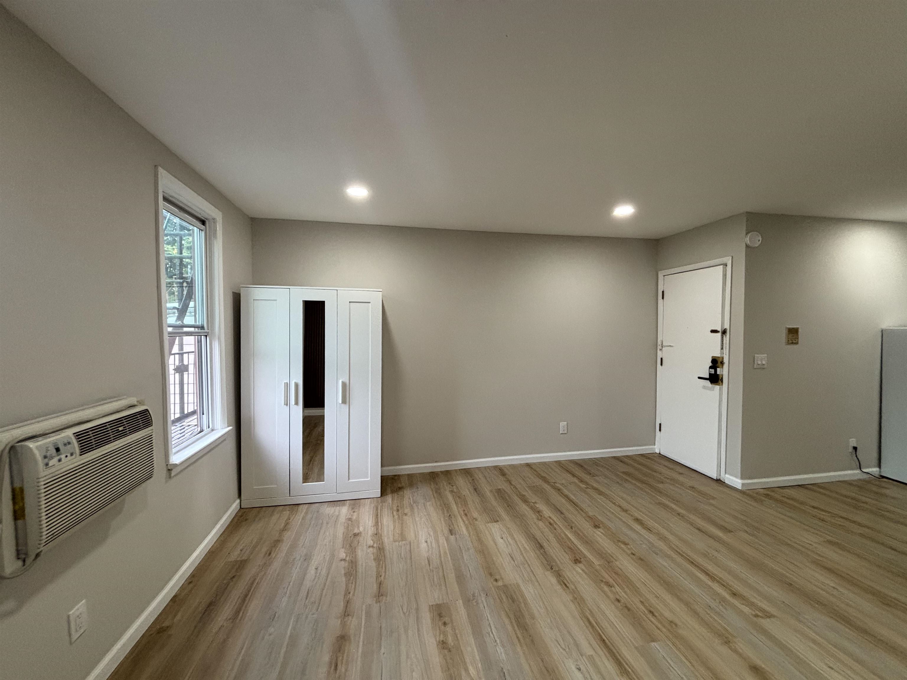 40 Beacon Ave Property Photo 4