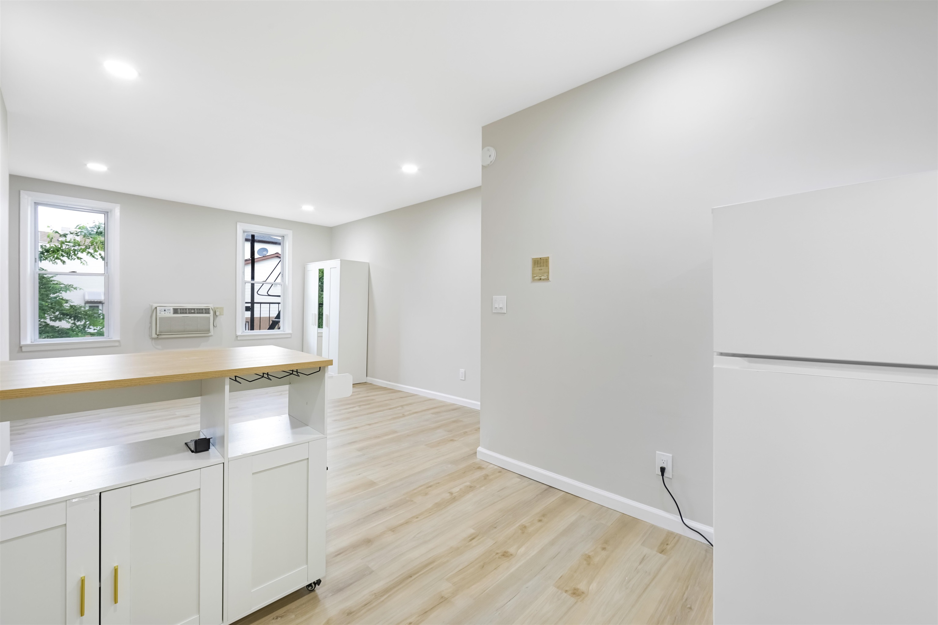 40 Beacon Ave Property Photo 11