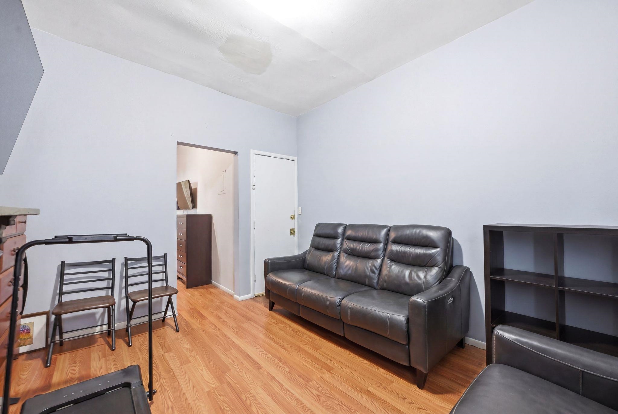 85 Zabriskie St Property Photo 4
