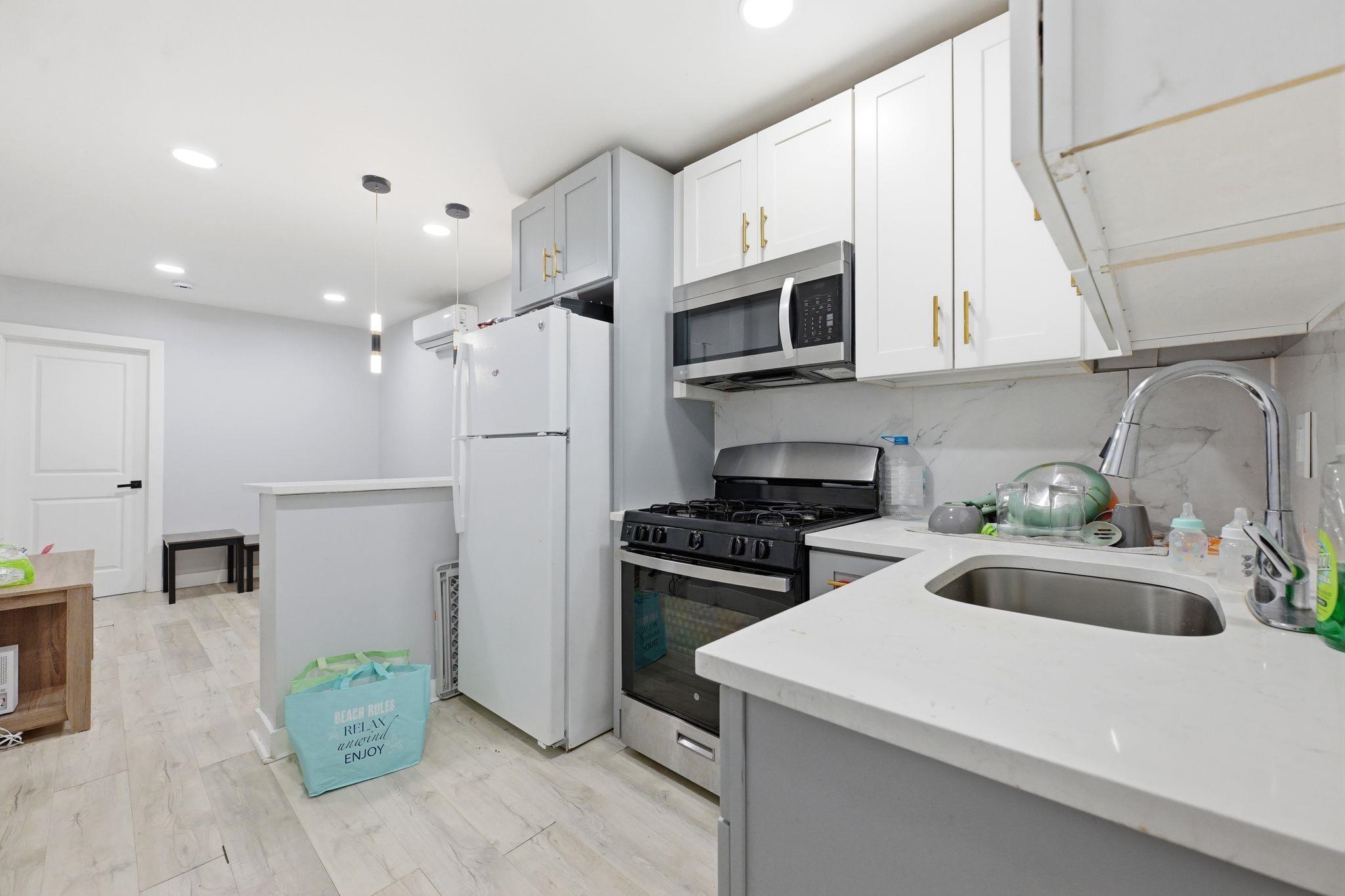 85 Zabriskie St Property Photo 6