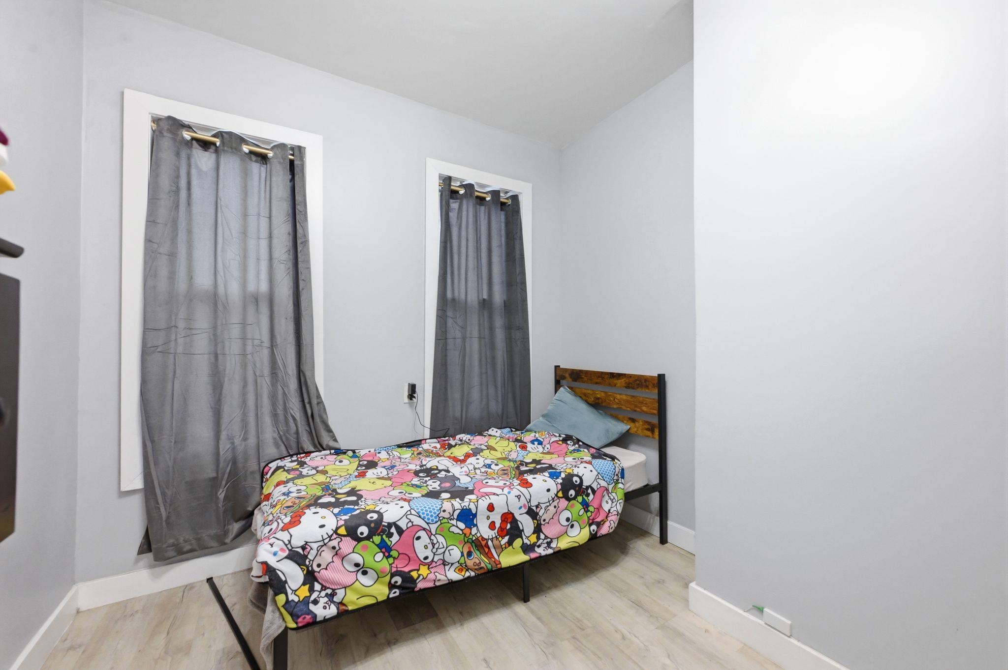 85 Zabriskie St Property Photo 12