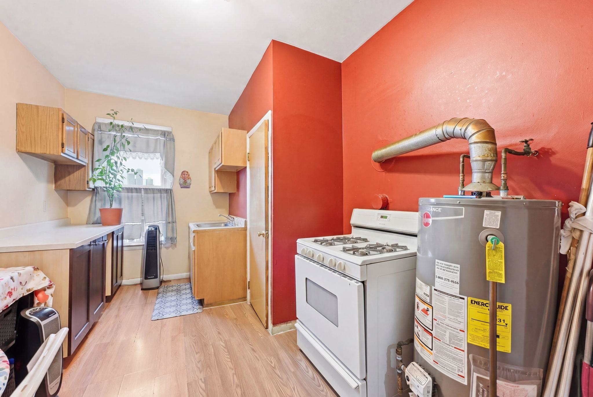 85 Zabriskie St Property Photo 26
