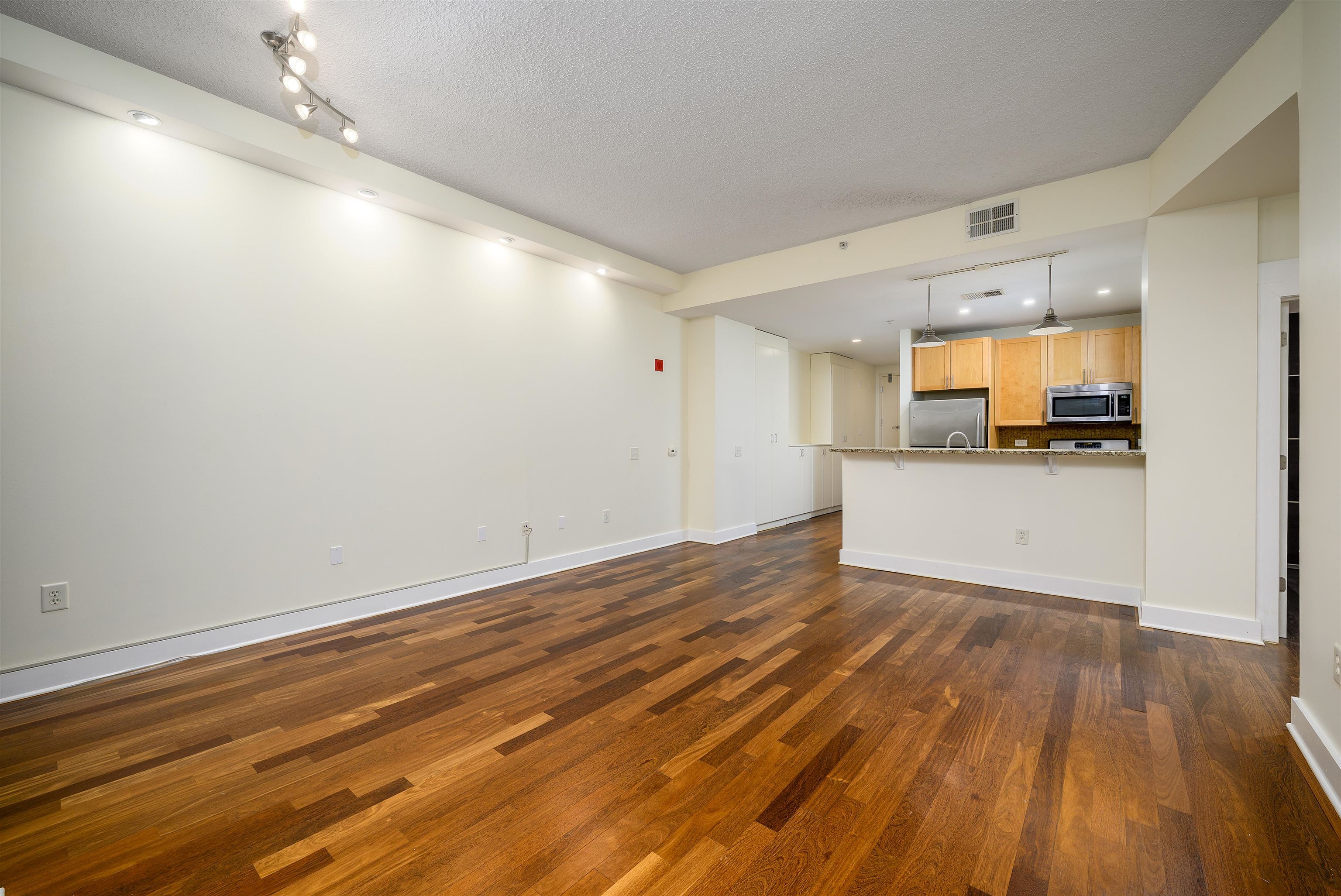 159 2nd St 601 Property Photo 2