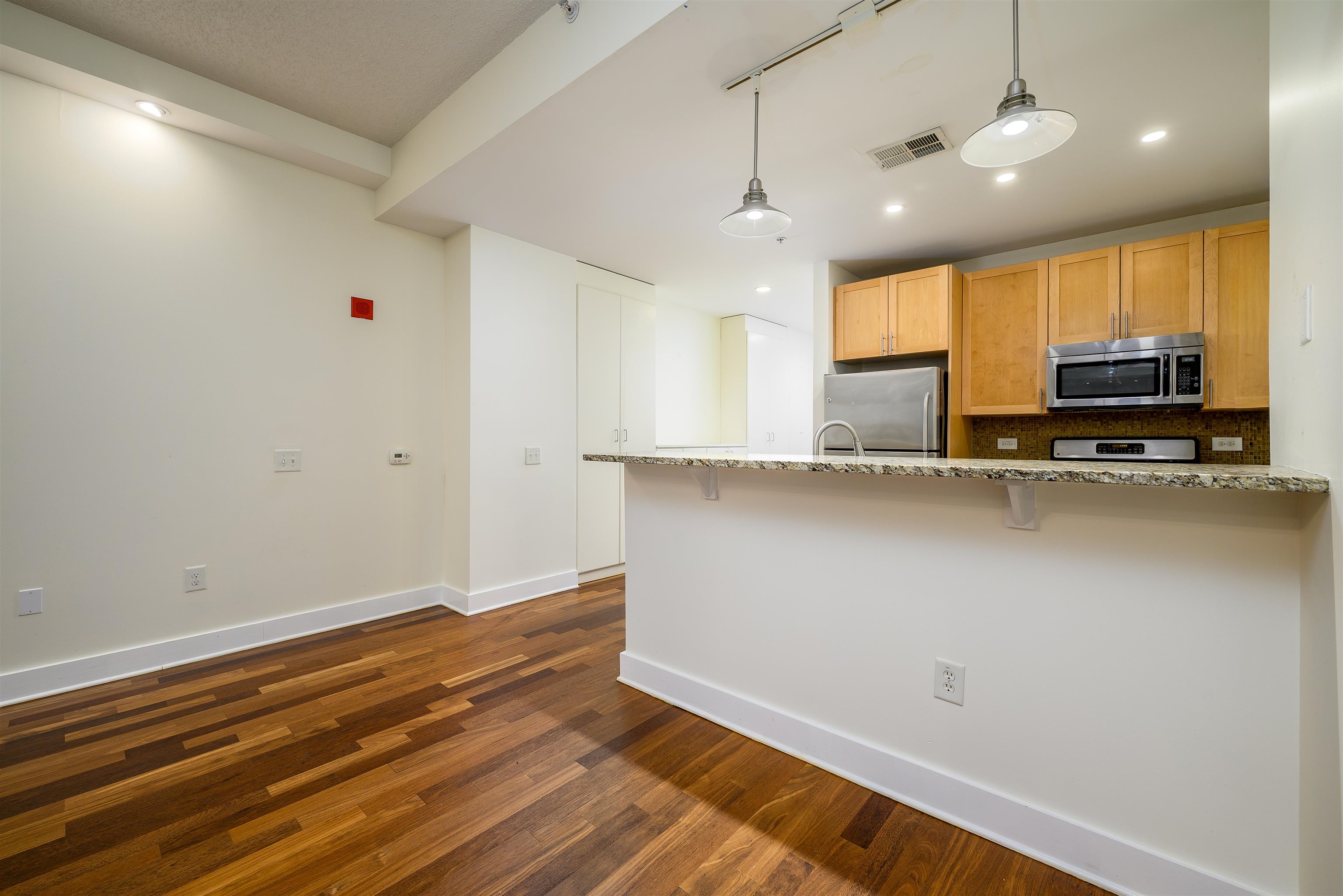 159 2nd St 601 Property Photo 3