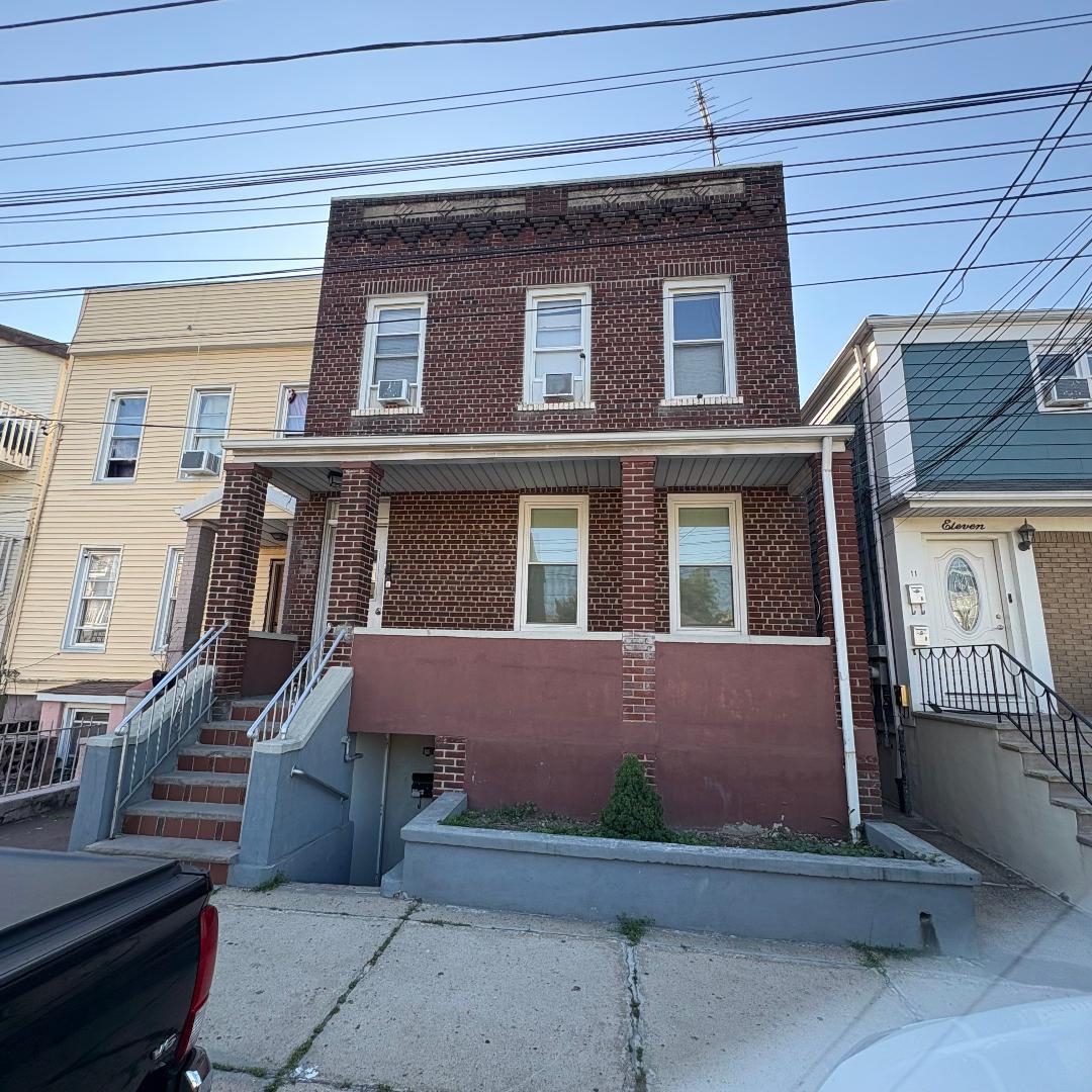 9 EMERSON AVE Property Photo 1