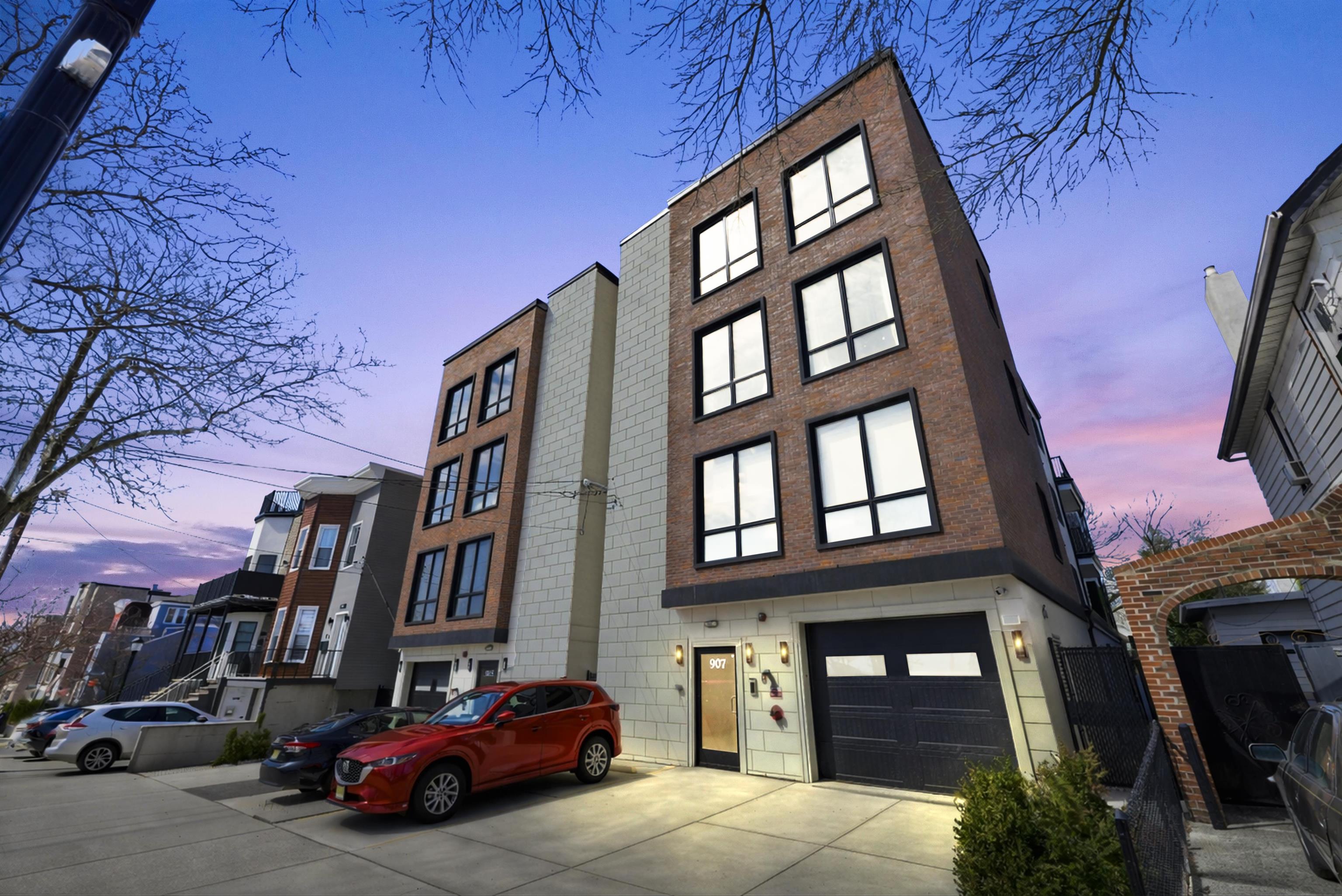 907 PALISADE AVE 3 Property Photo 1