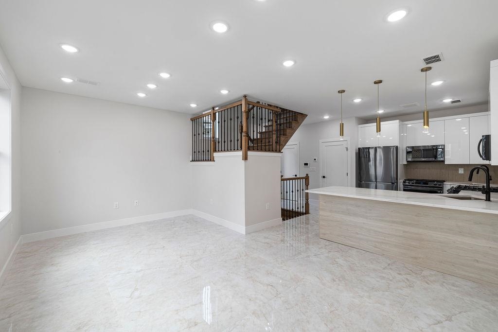 15 Fulton Ave 2 Property Photo 7