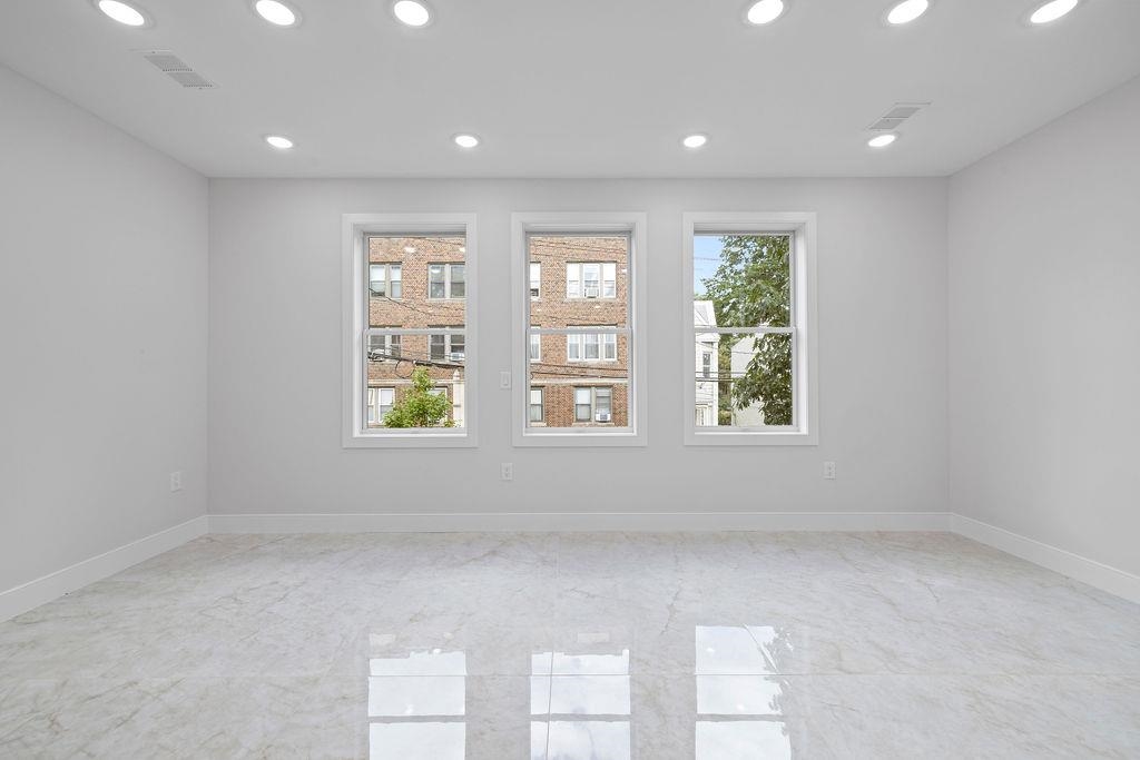 15 Fulton Ave 2 Property Photo 9
