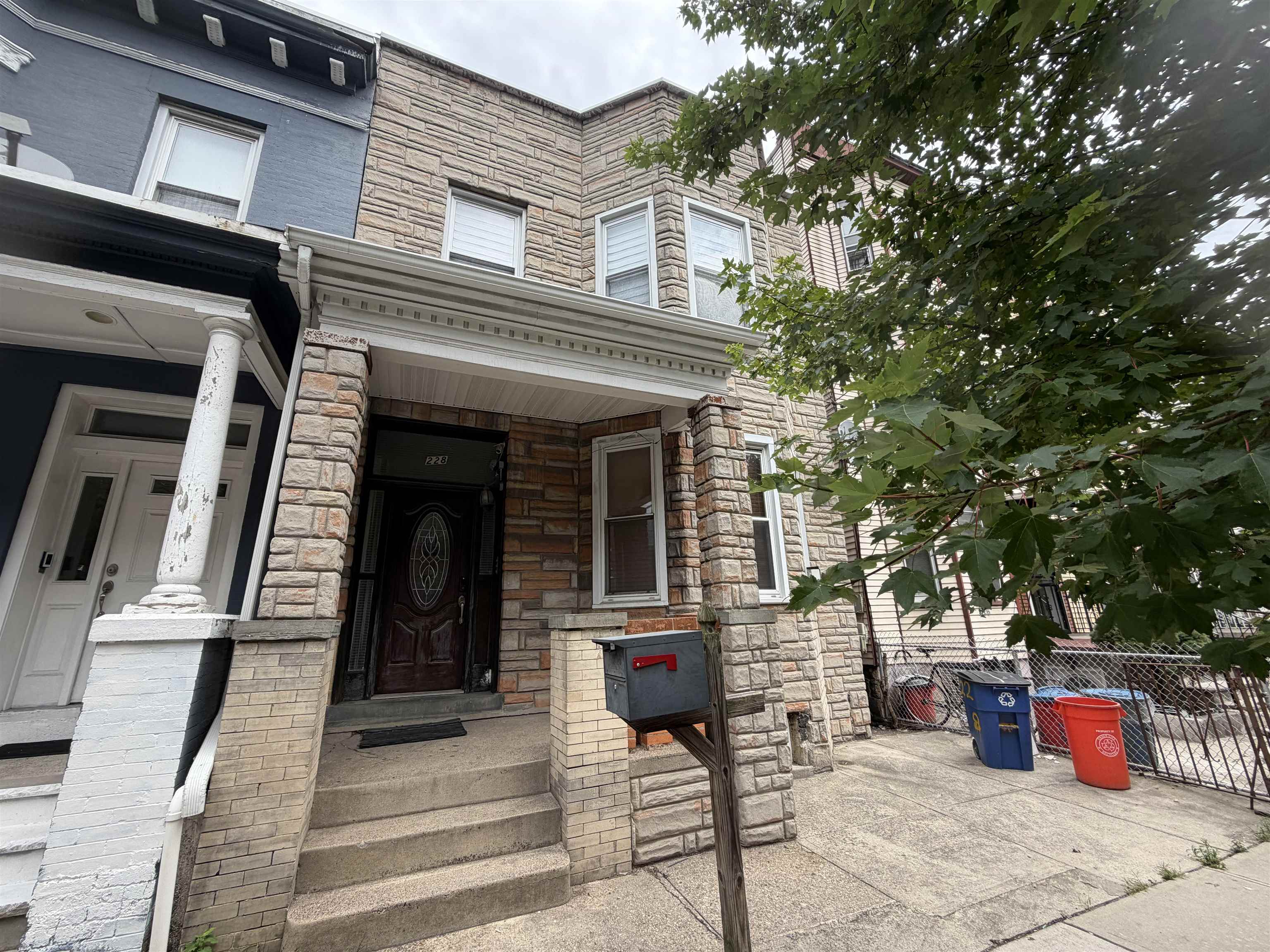 228 MAPLE ST 2 Property Photo 1