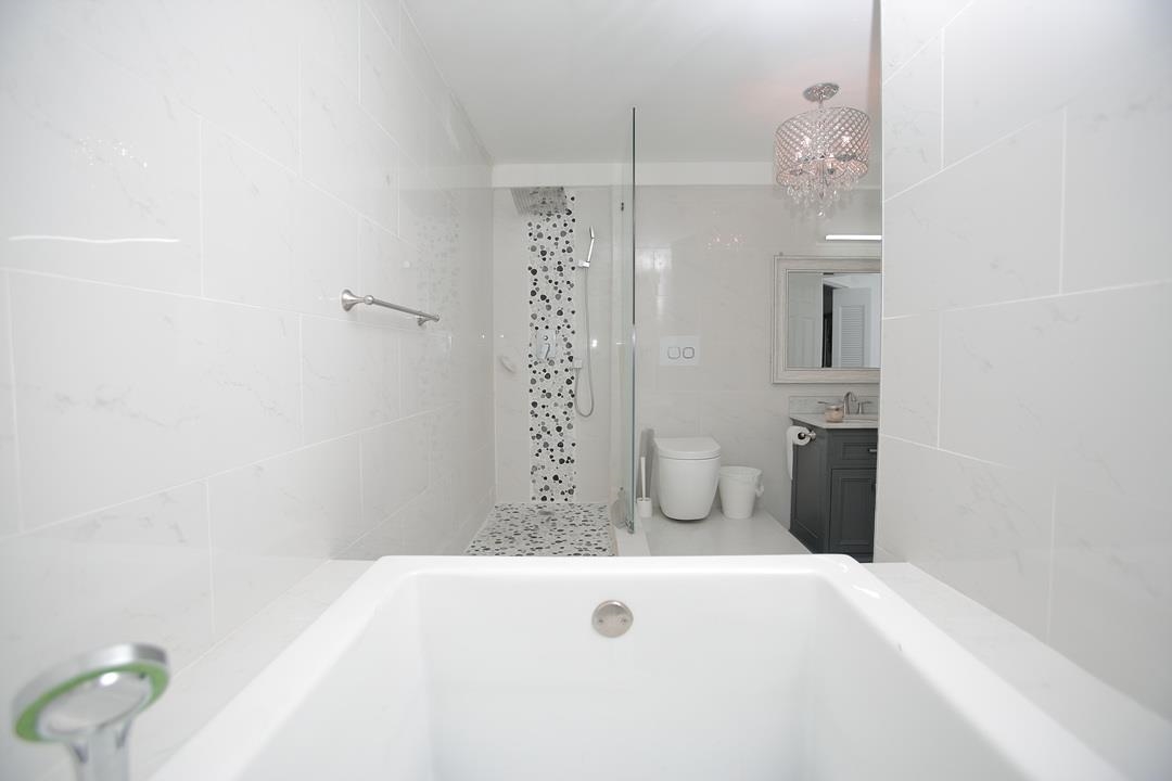 1203 Harmon Cove Tower 1203 Property Photo 3