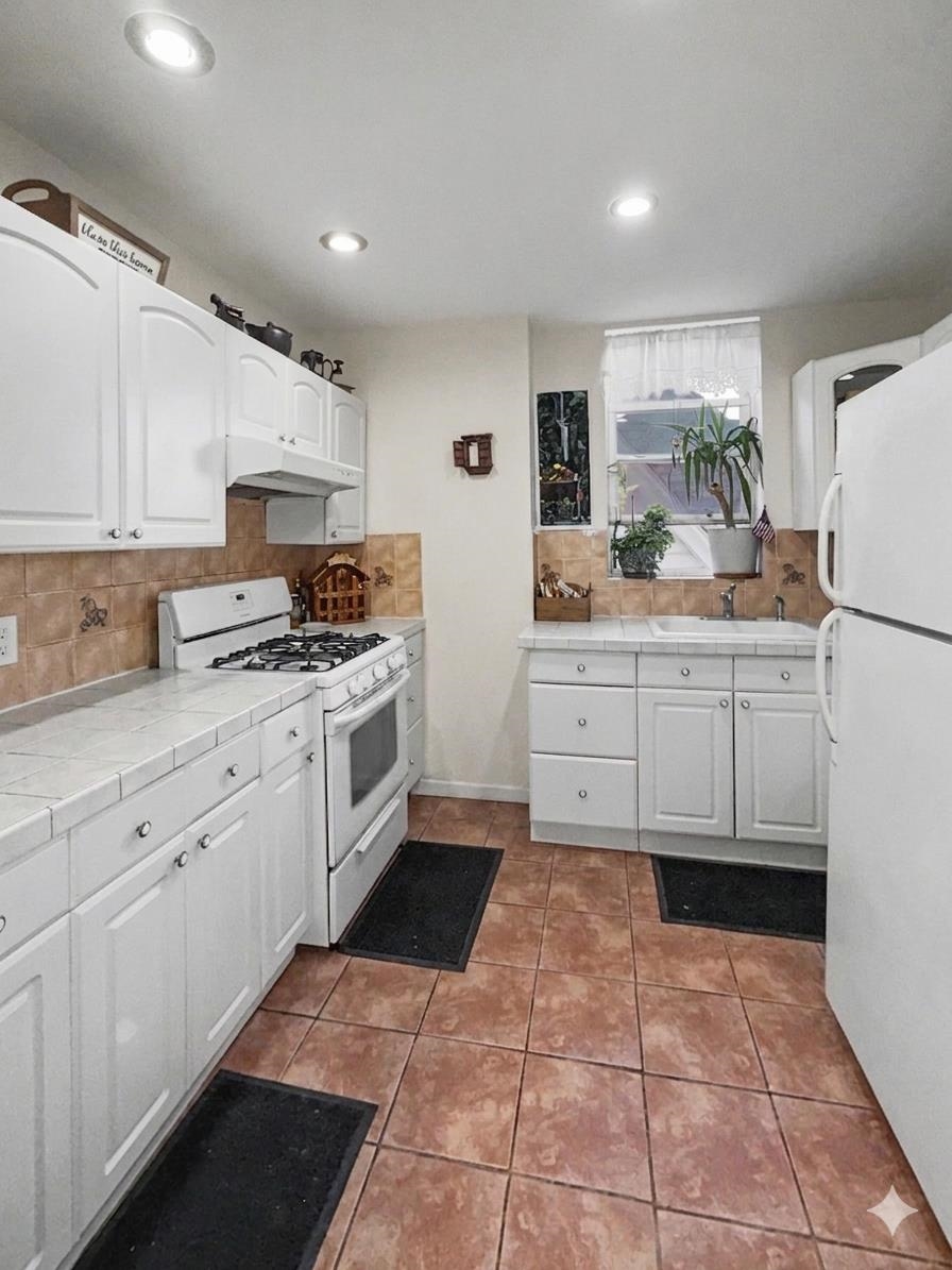 133 73rd St 8 Property Photo 12