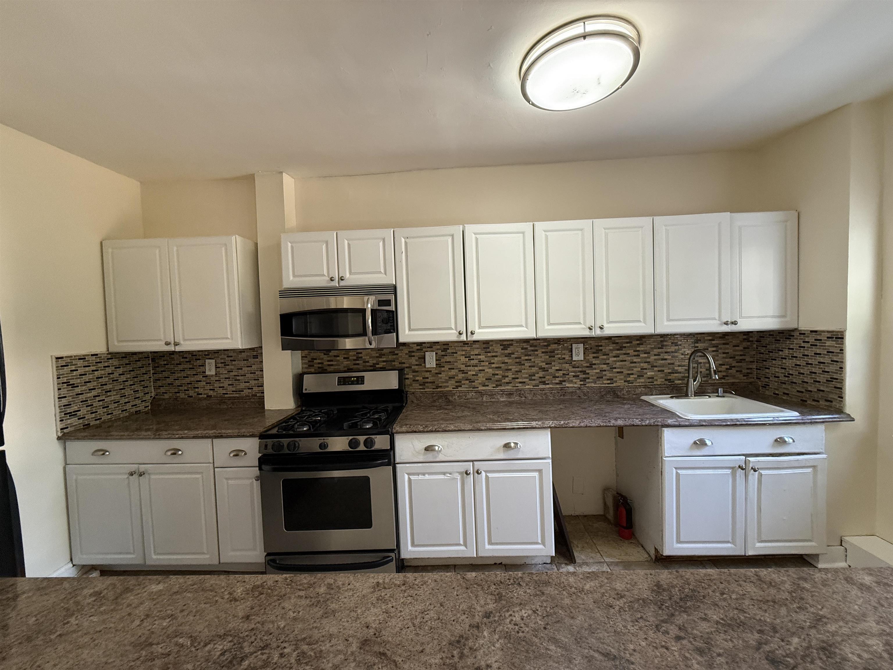 42 MONTROSE AVE 2 Property Photo 1
