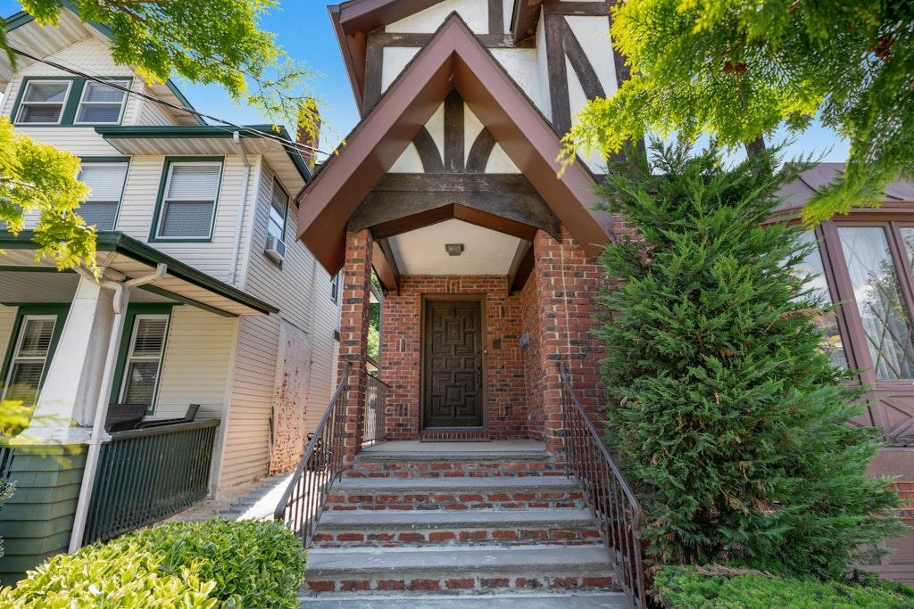 46 Avenue B Property Photo 3