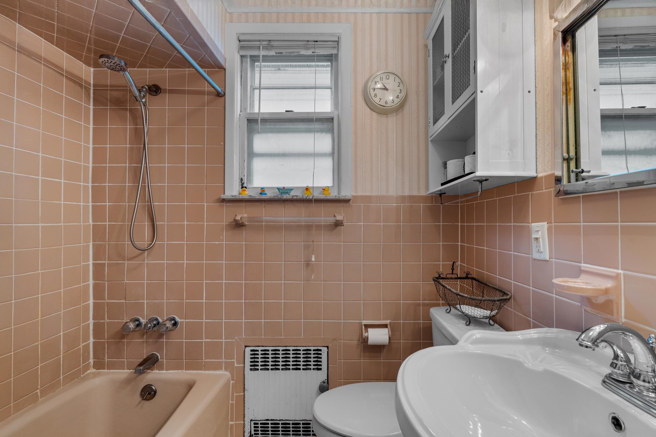 131 West 10th St Property Photo 25