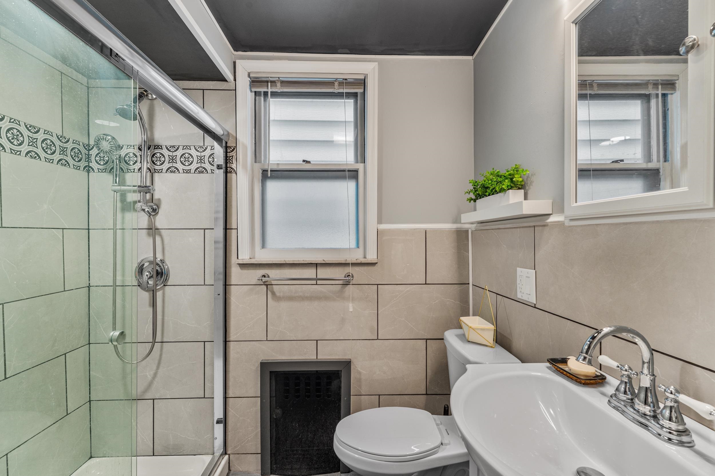 131 West 10th St Property Photo 32