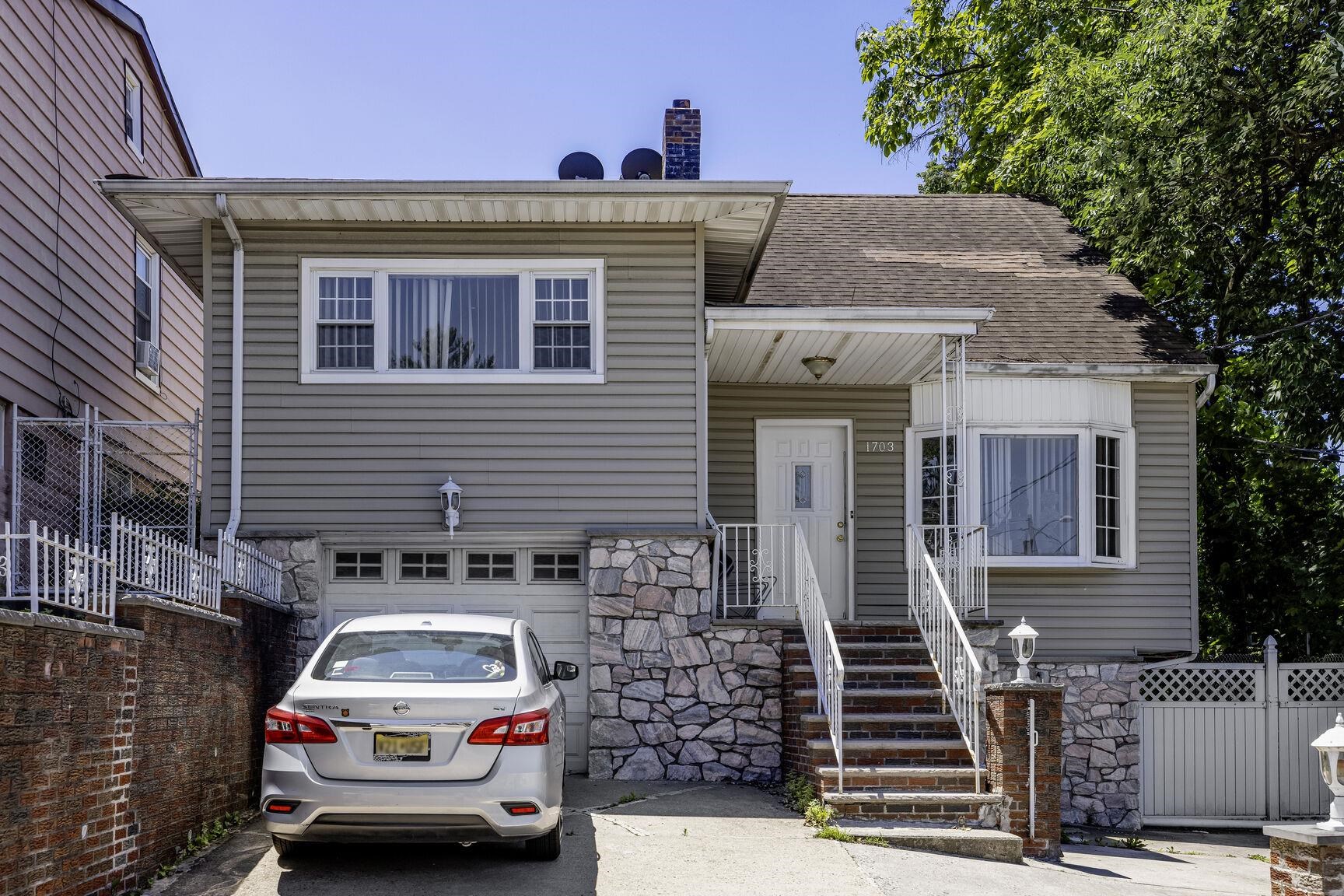 1703 81ST ST Property Photo 1
