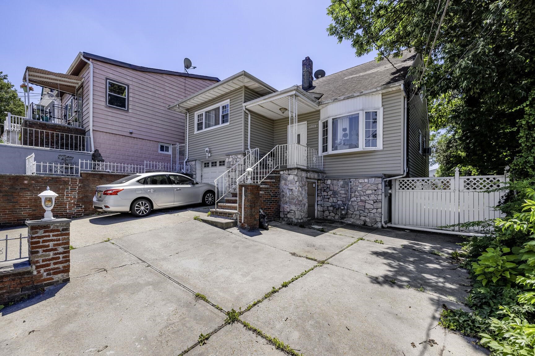 1703 81st St Property Photo 3
