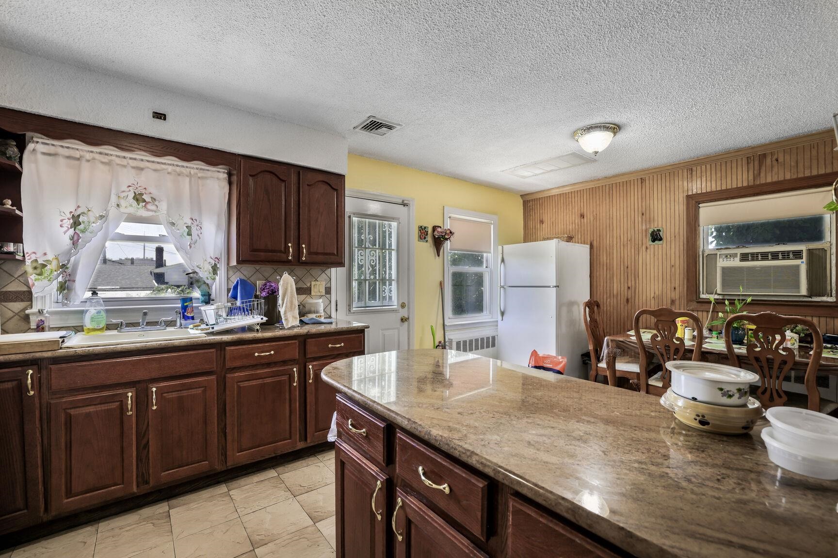 1703 81st St Property Photo 9