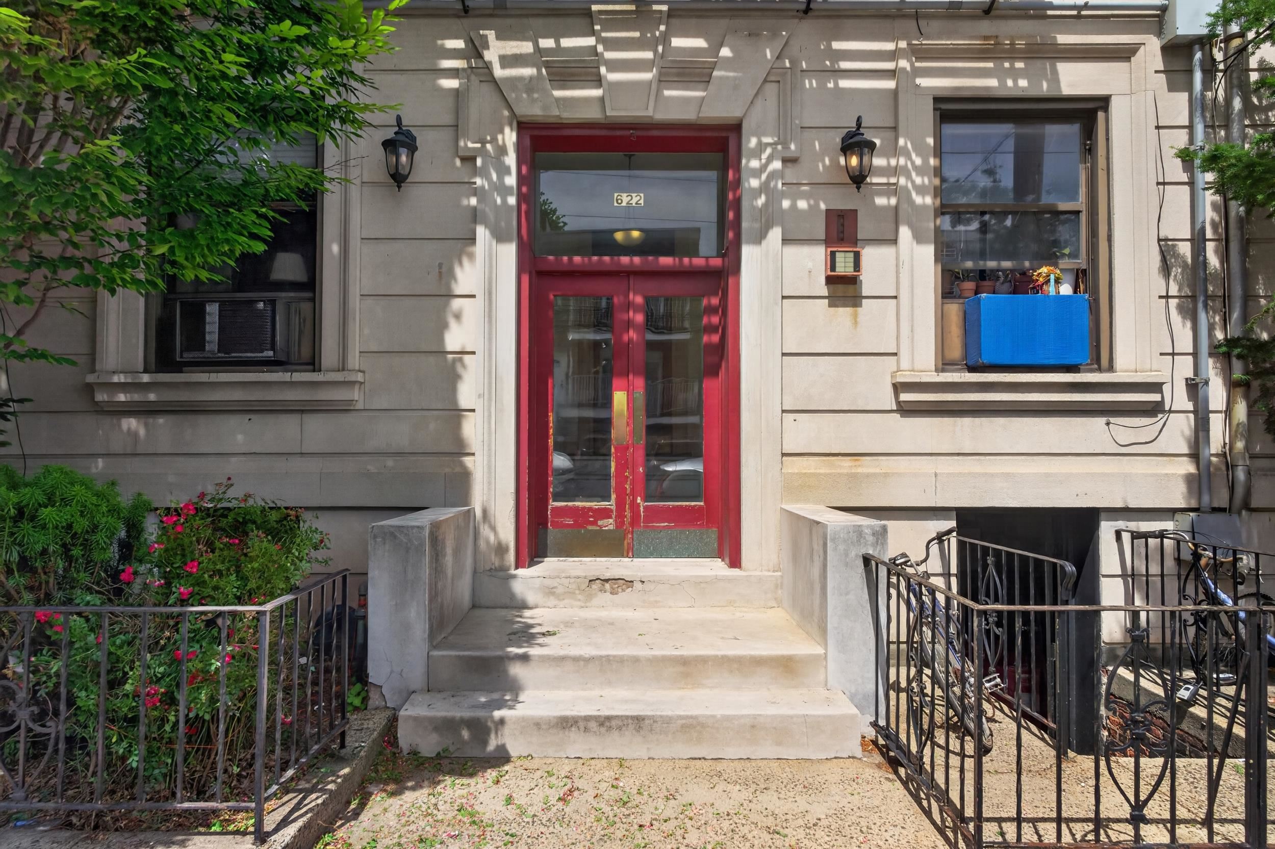 622 Park Ave 2c Property Photo 2