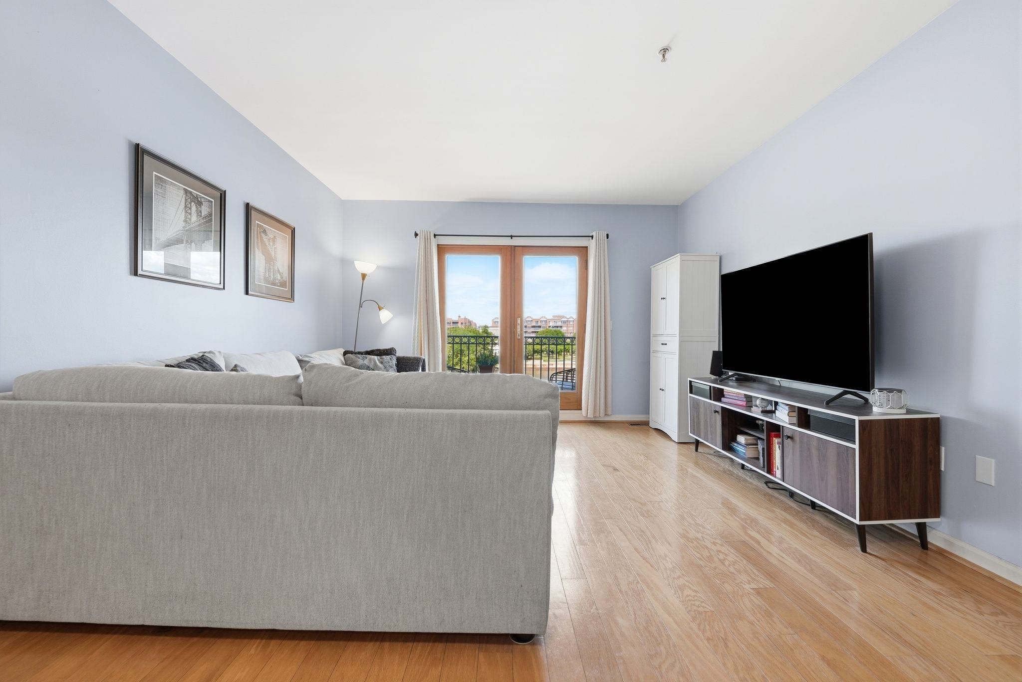 242 The Promenade 242 Property Photo 5