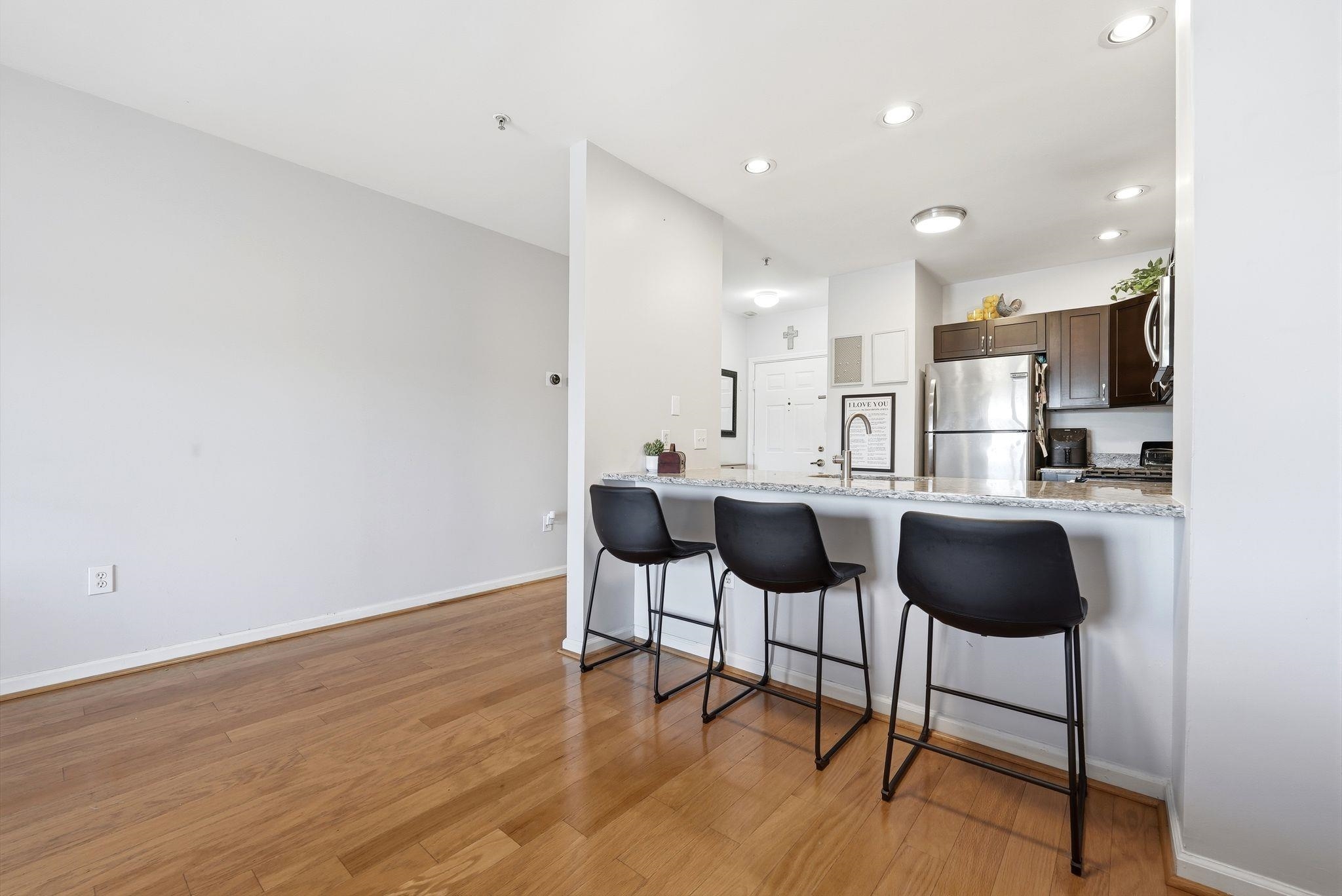 242 The Promenade 242 Property Photo 6