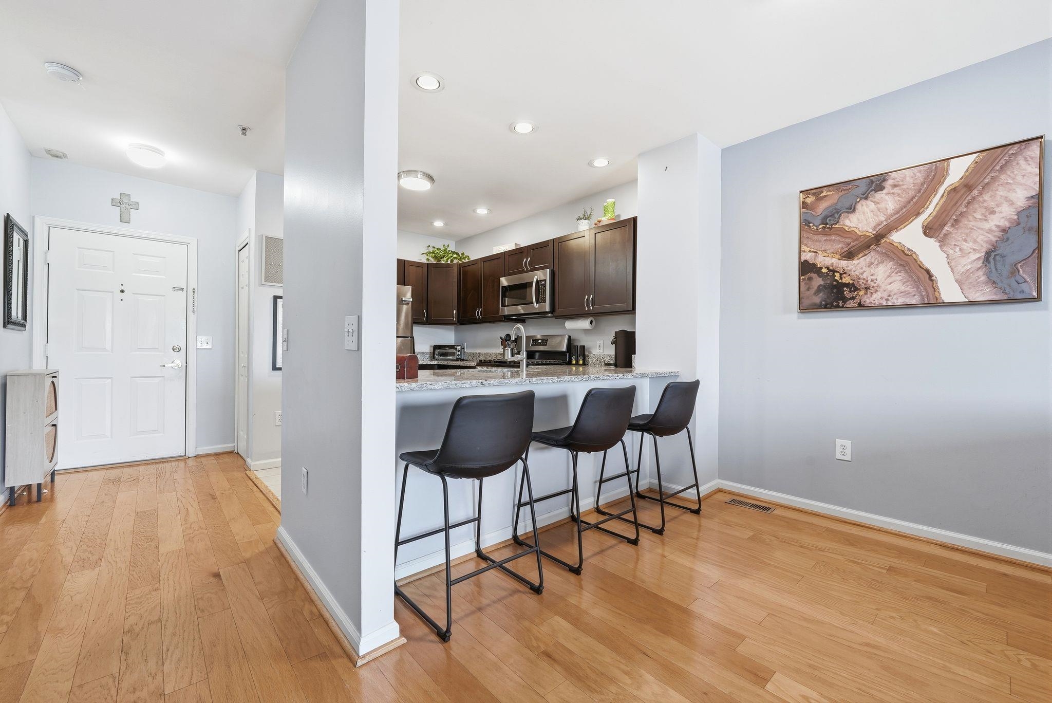242 The Promenade 242 Property Photo 8