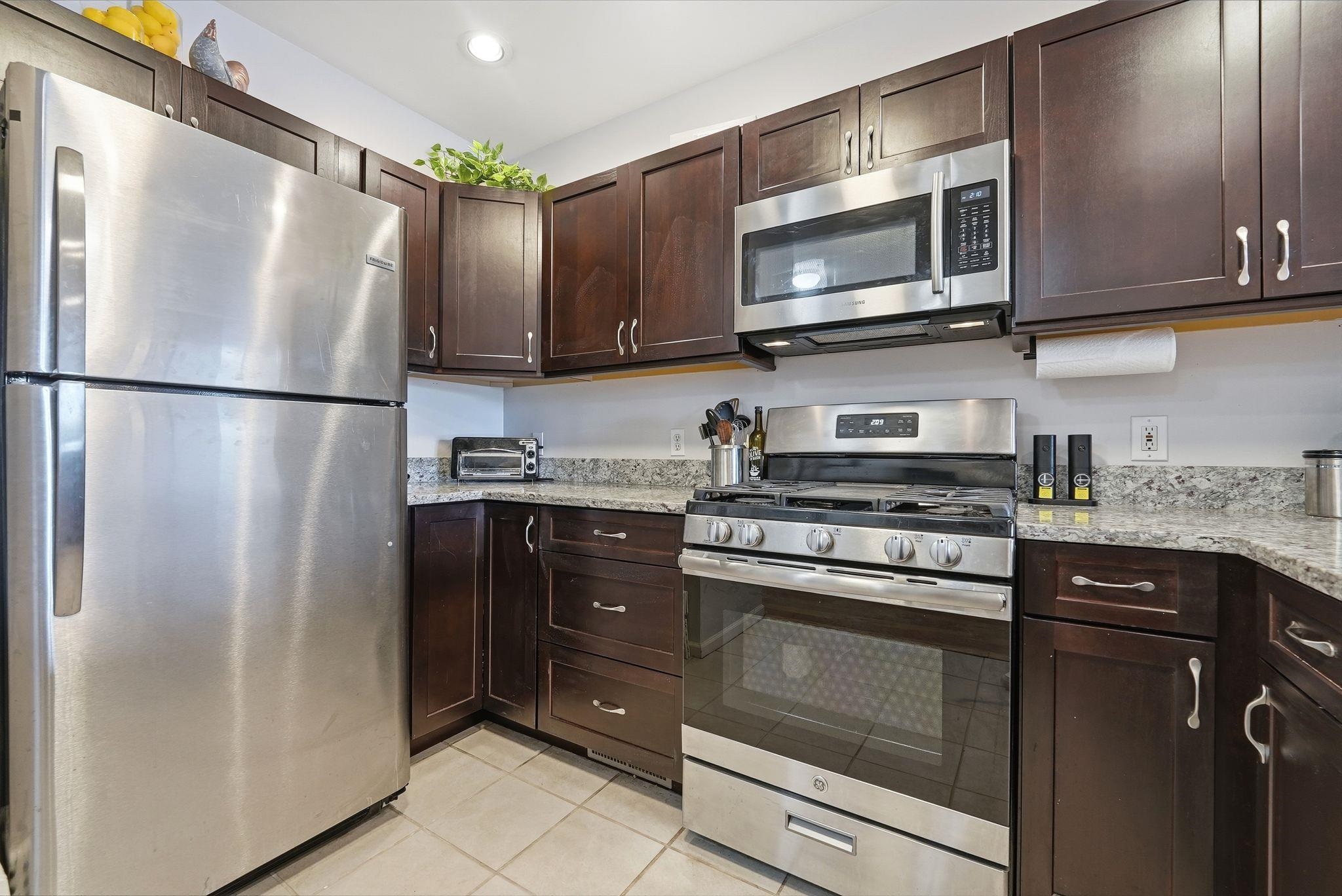 242 The Promenade 242 Property Photo 9
