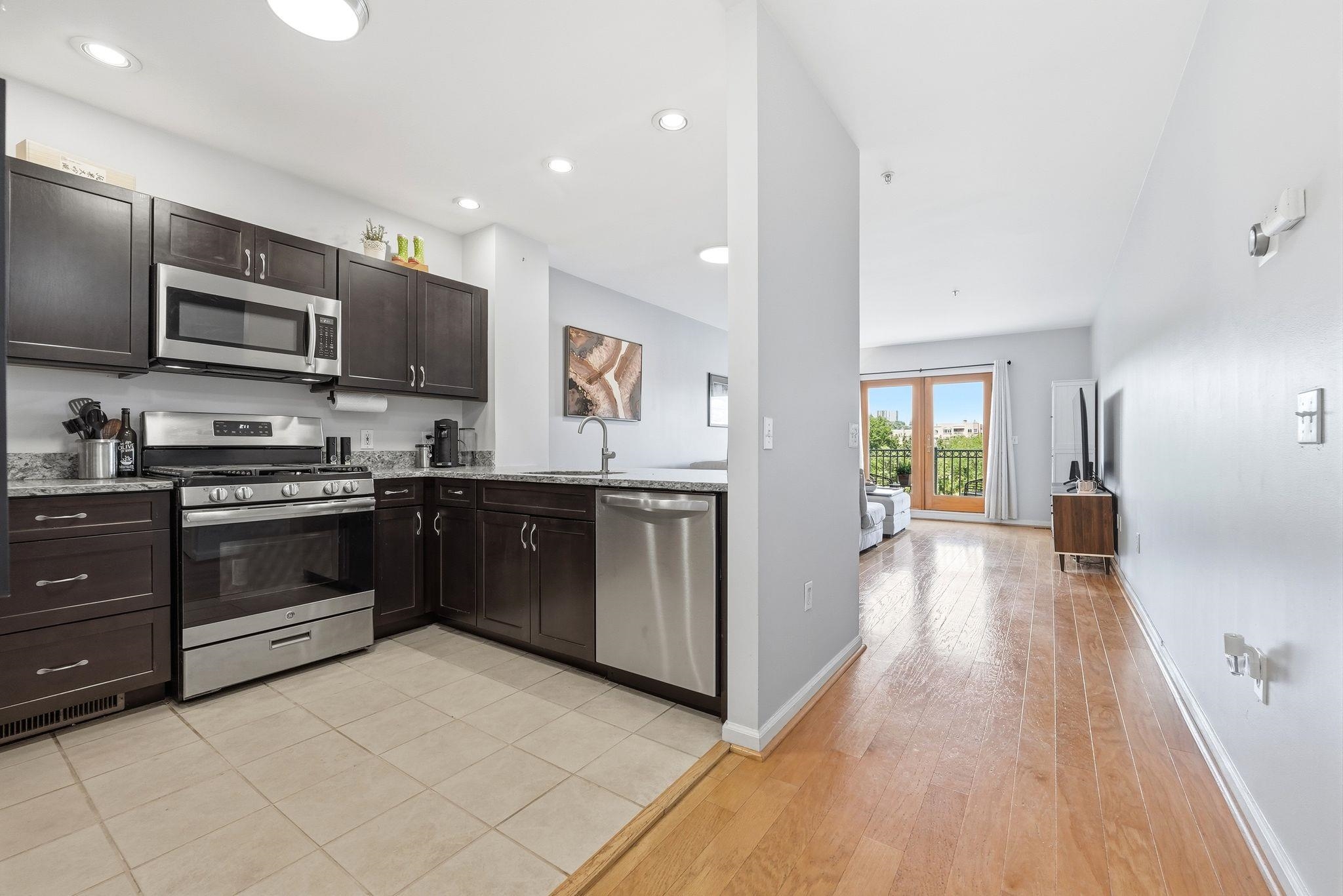 242 The Promenade 242 Property Photo 10