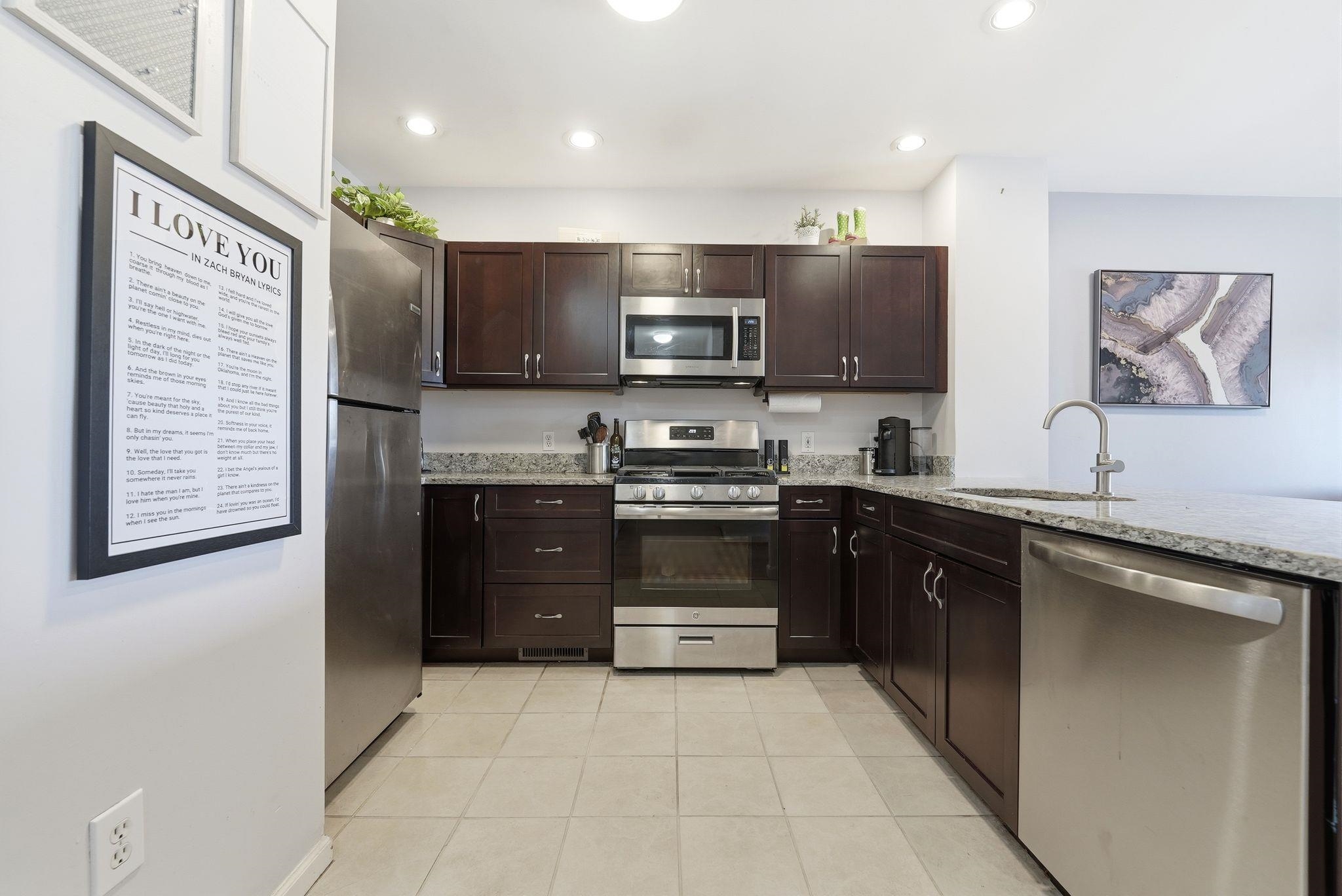 242 The Promenade 242 Property Photo 11