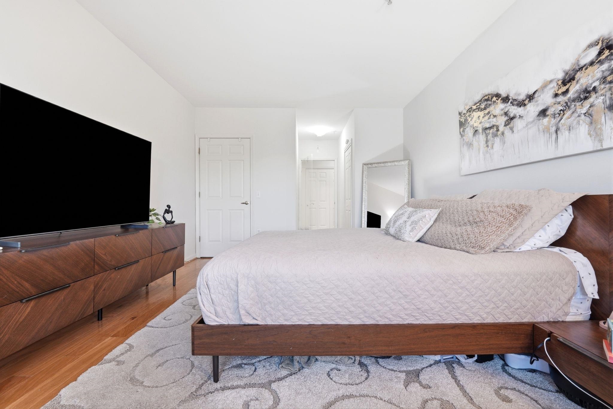 242 The Promenade 242 Property Photo 15